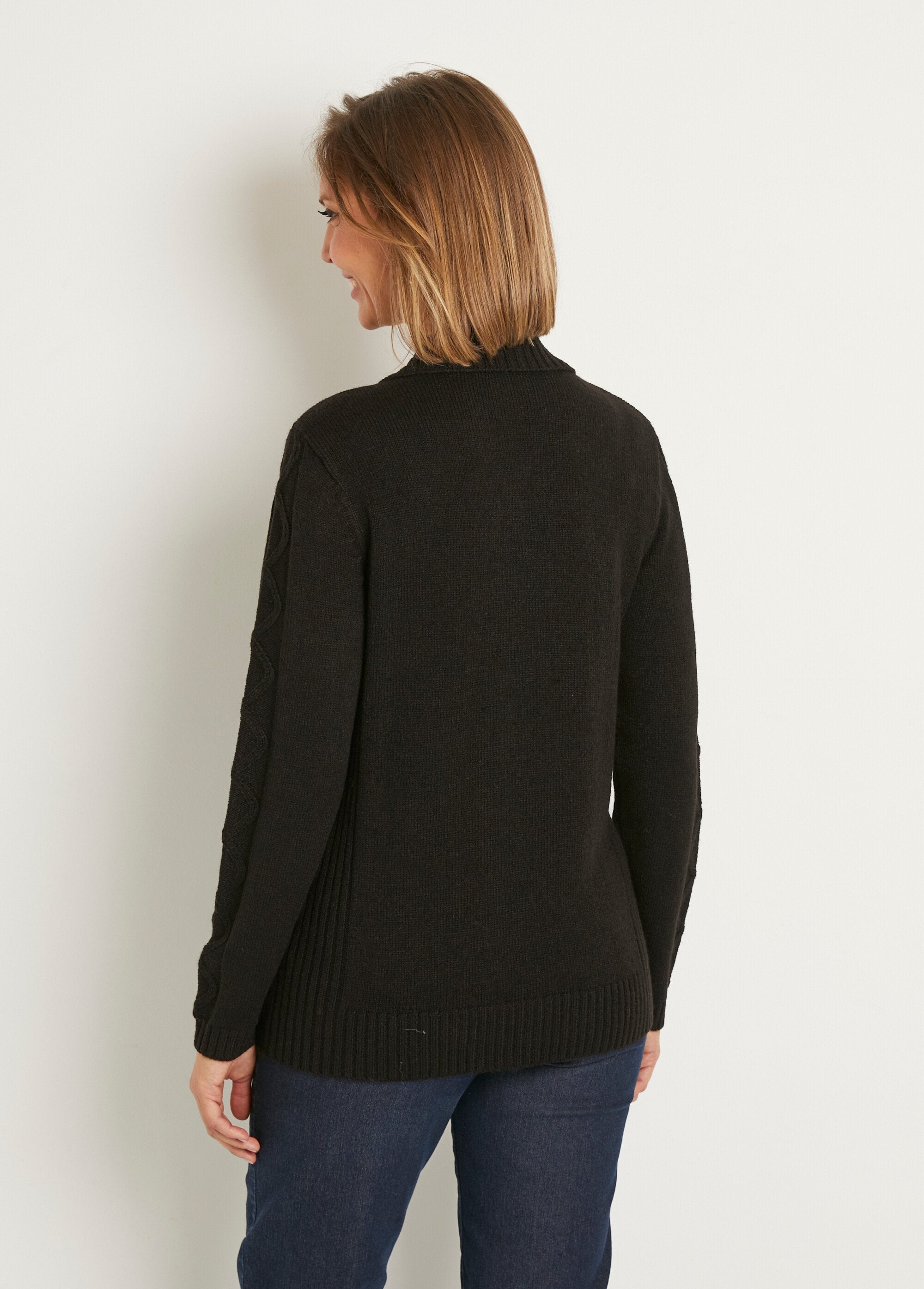 Cardigan_a_maglia_grossa,_tinta_unita,_con_zip_di_media_lunghezza_NERO_DO1_slim