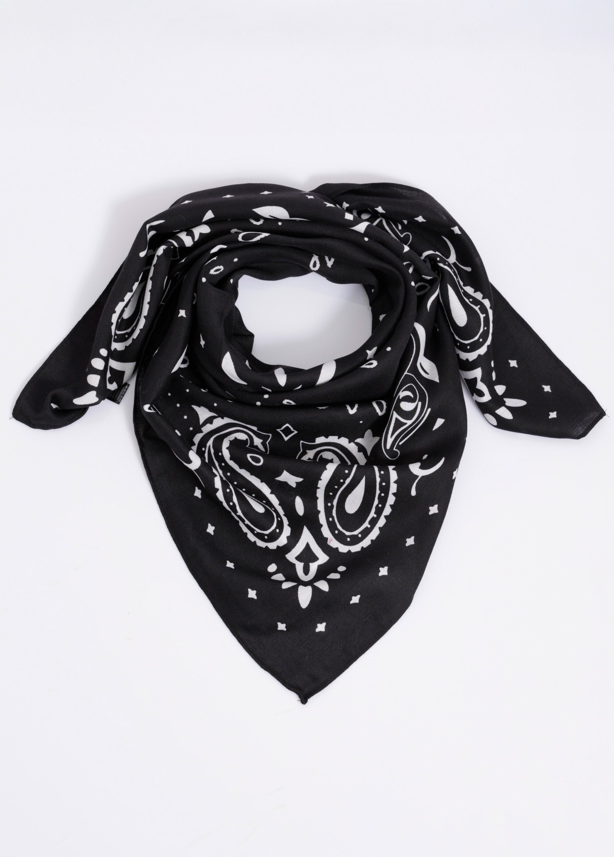 Sciarpa_a_bandana_quadrata_grande_Noir_FA1_slim