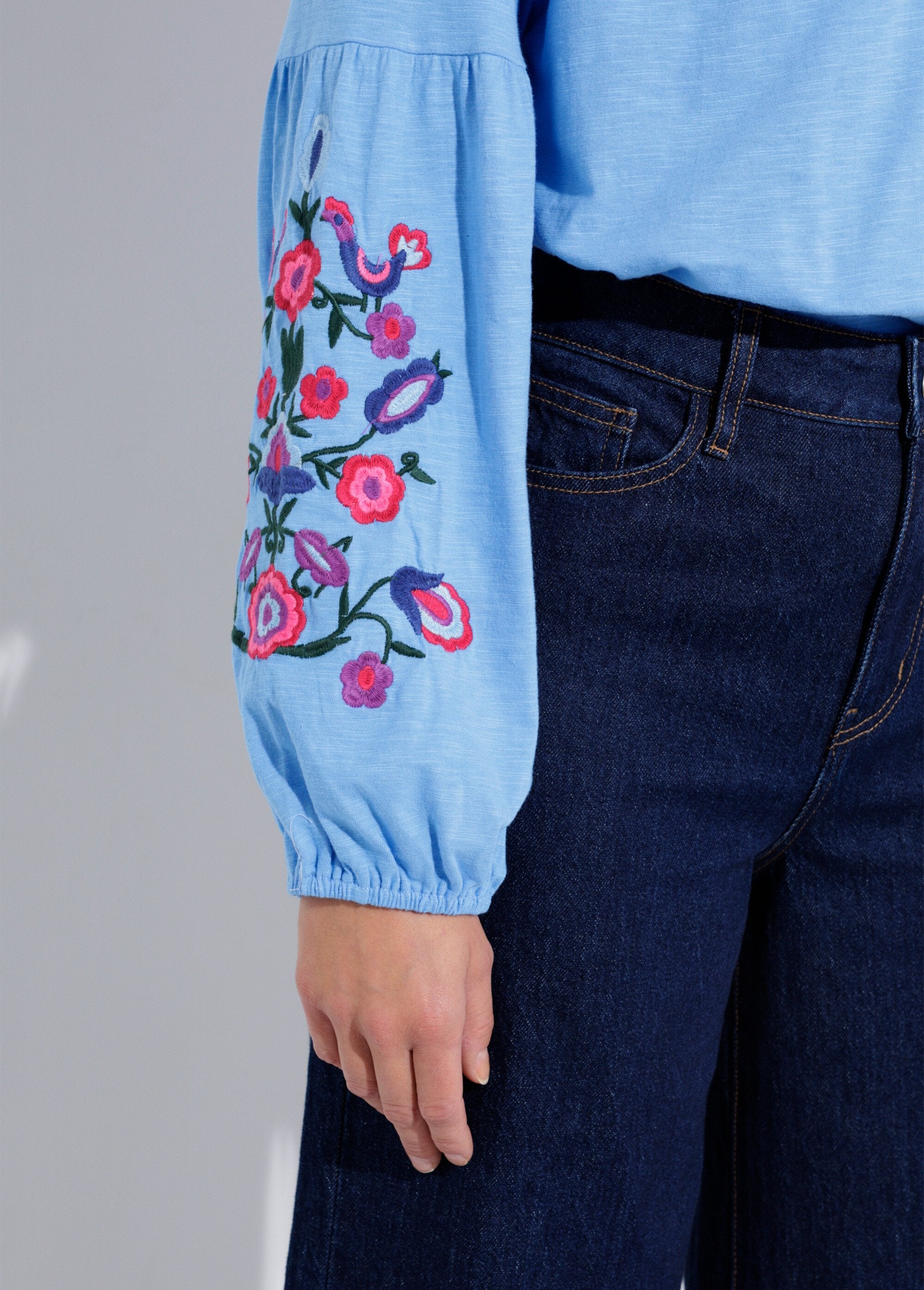 Jeans_5_tasche_a_vita_alta_e_gamba_larga_Brut_DE1_slim