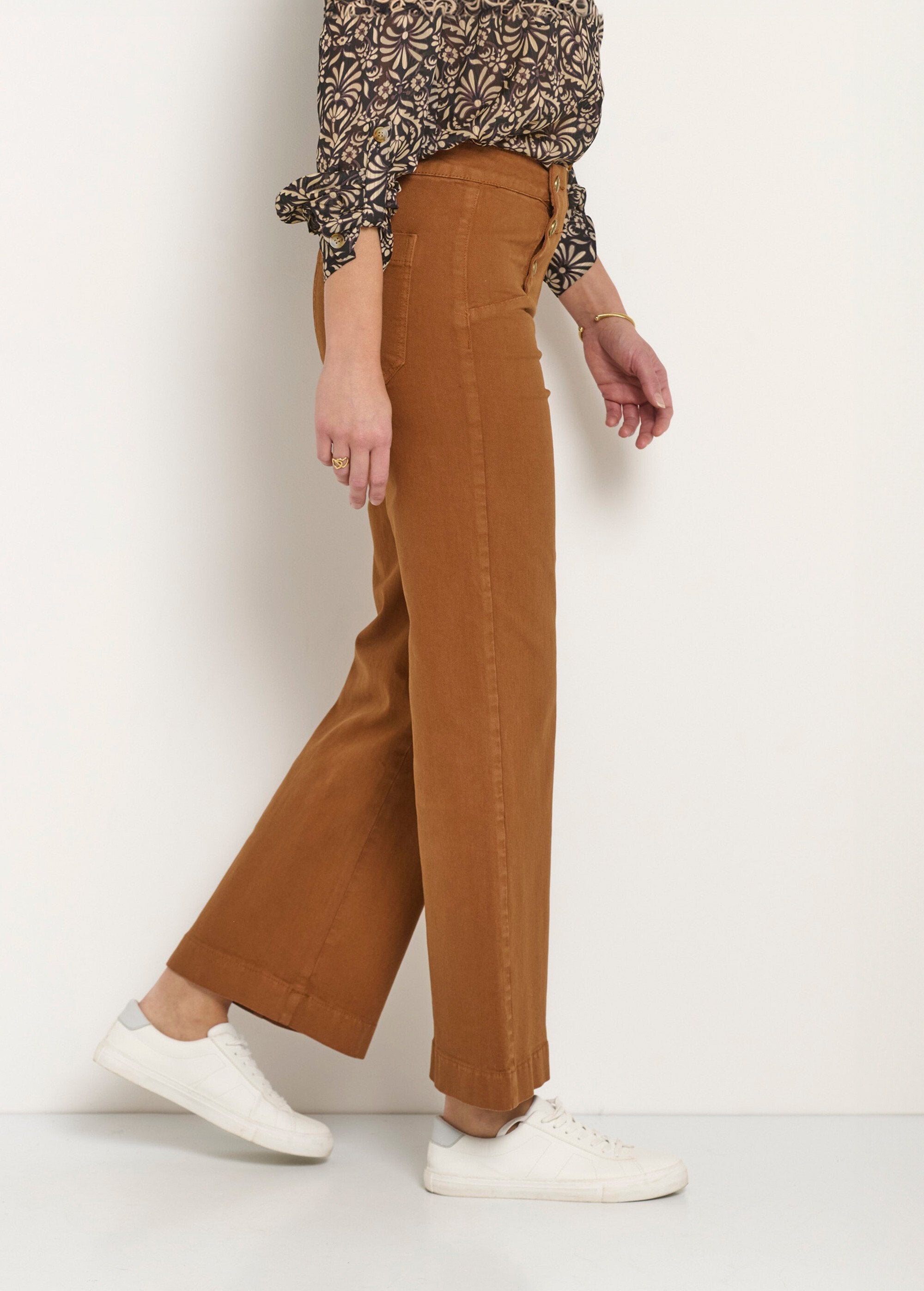 Jeans_flare_elasticizzati_con_vita_a_ponte_Camel_DR1_slim