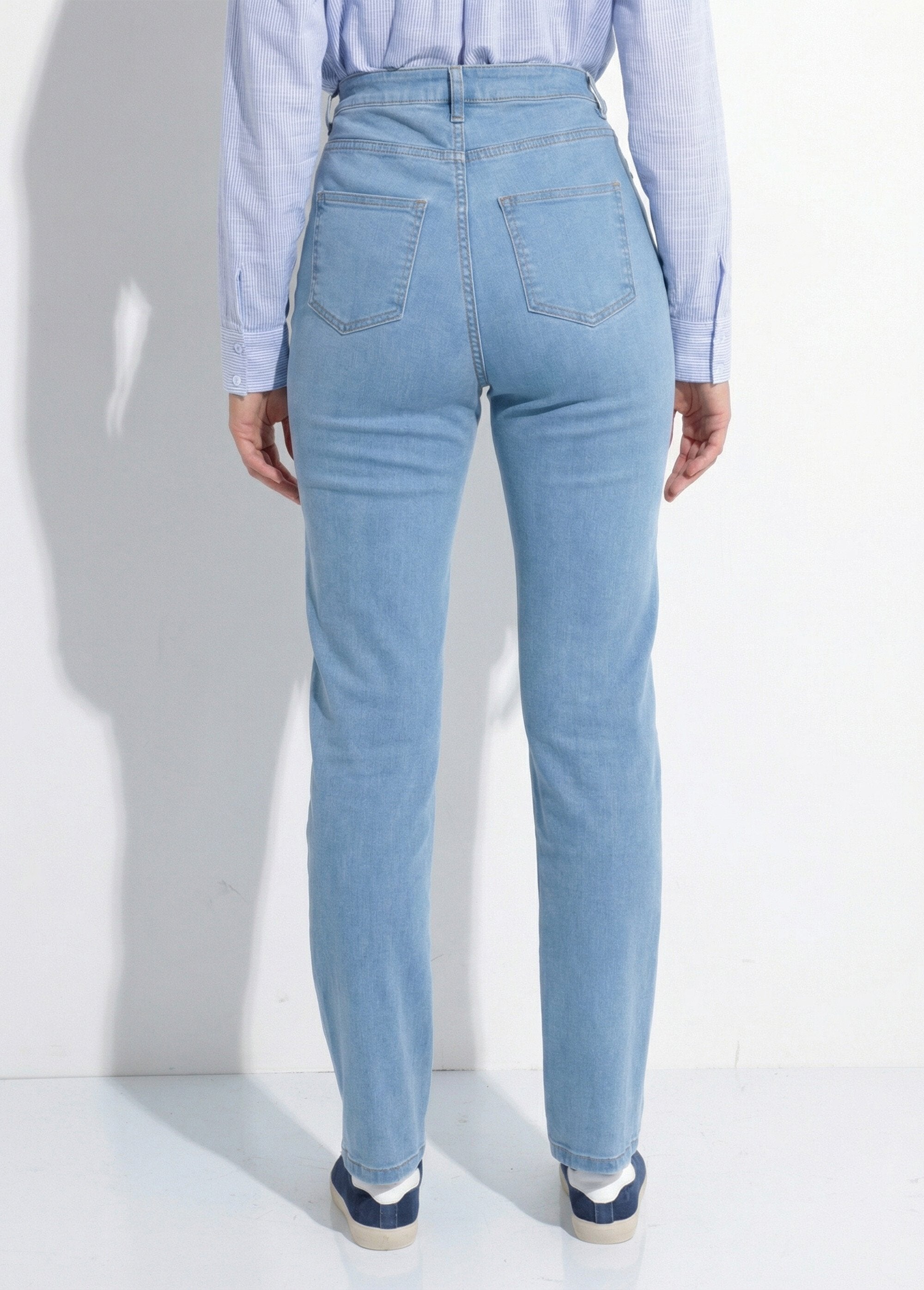 Jeans_a_vita_alta_con_gamba_dritta_Bleached_DO1_slim