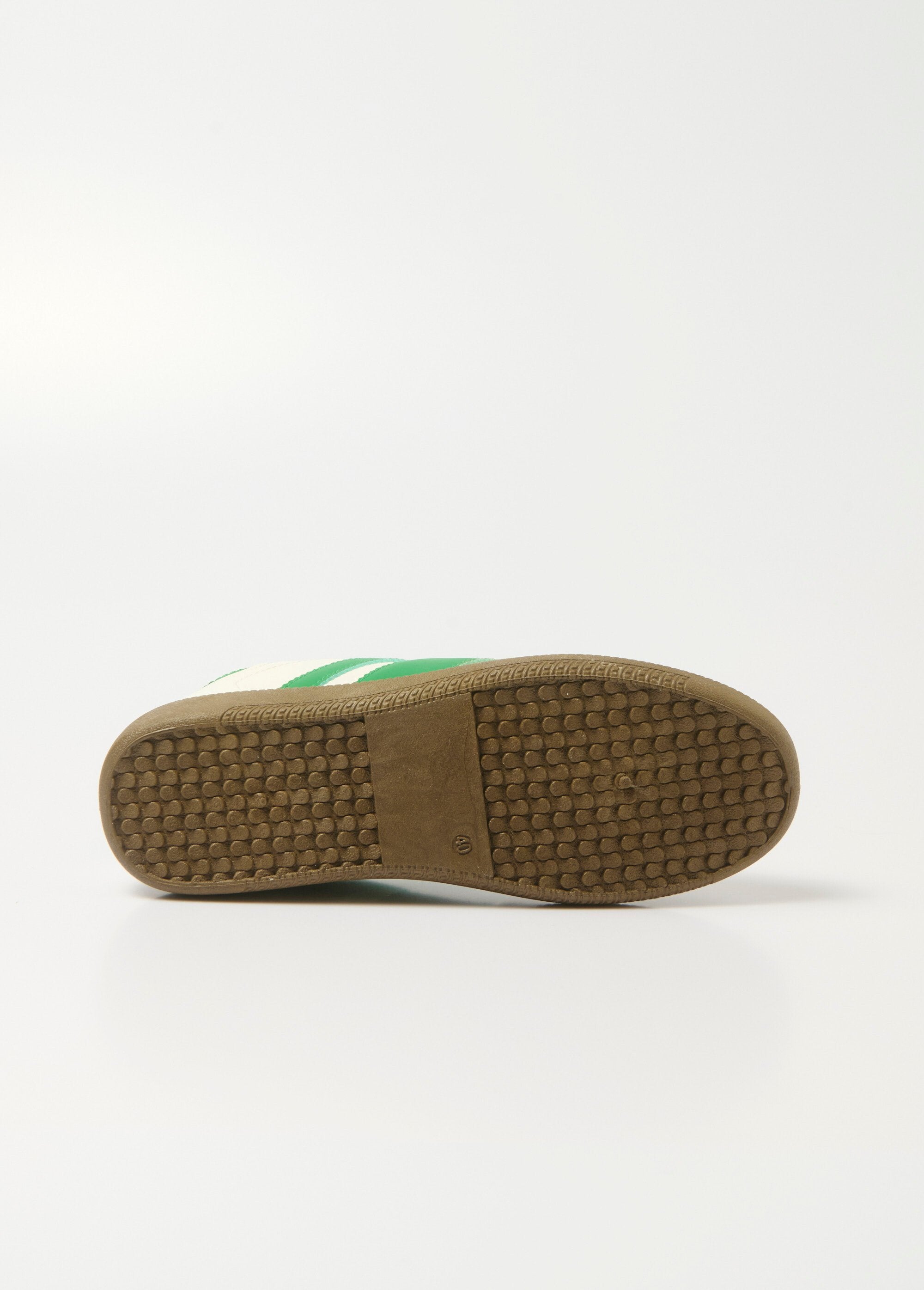Scarpe_da_ginnastica_rétro_con_dettagli_a_contrasto_Vert_UN1_slim