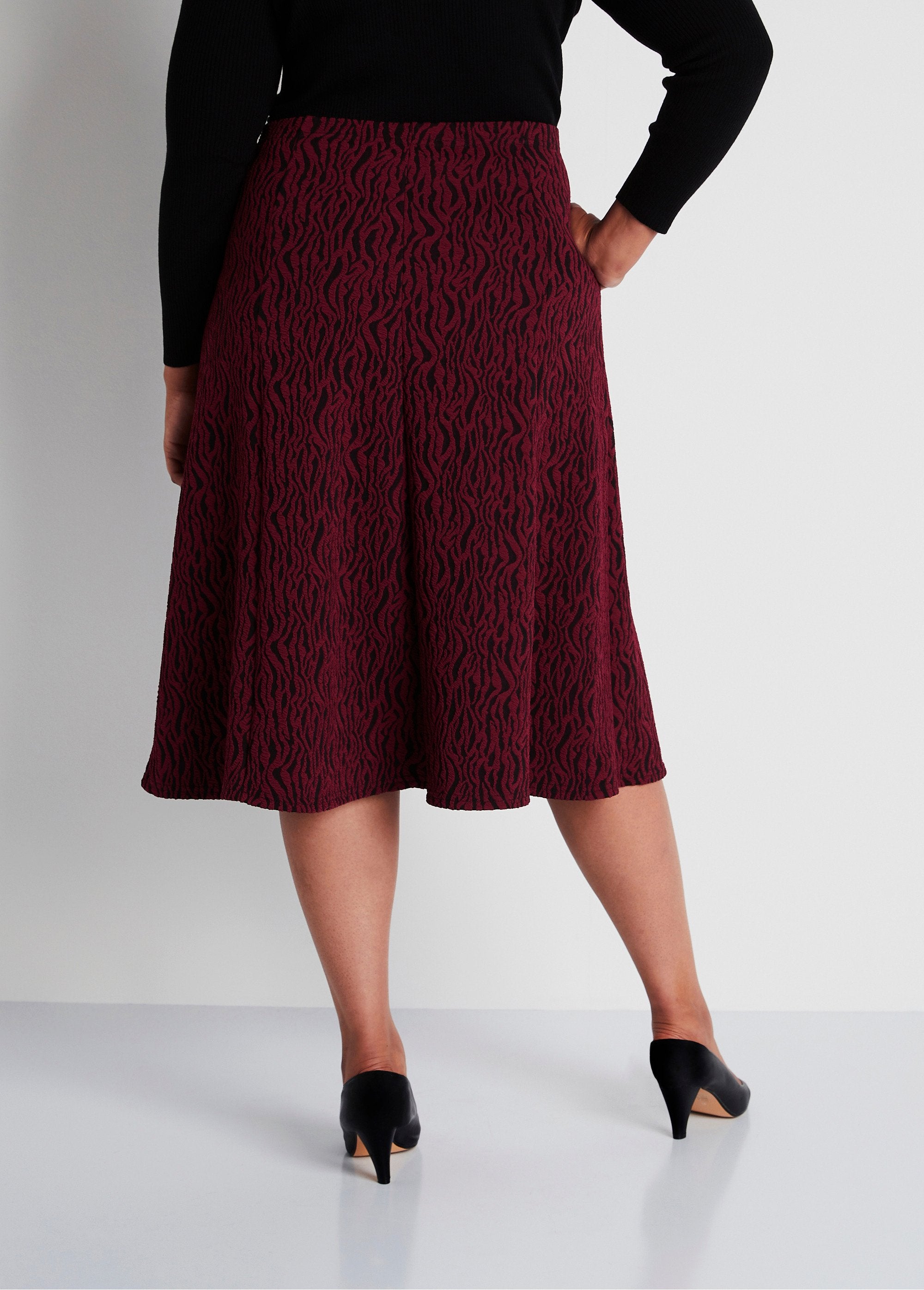 Gonna_lunga_svasata_in_maglia_jacquard_Zebra_bordeaux_DO1_curvy