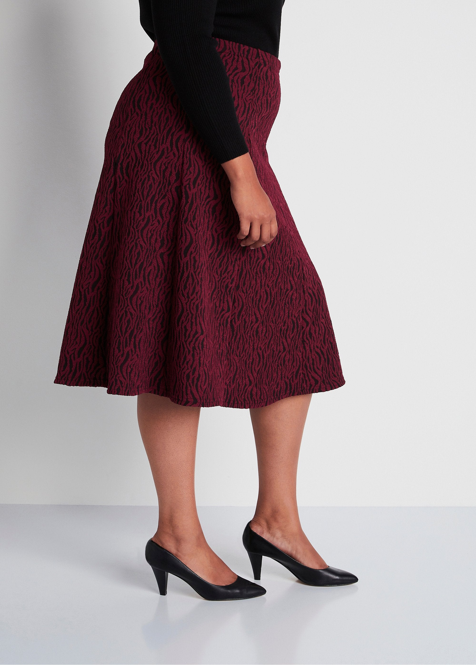 Gonna_lunga_svasata_in_maglia_jacquard_Zebra_bordeaux_DR1_curvy