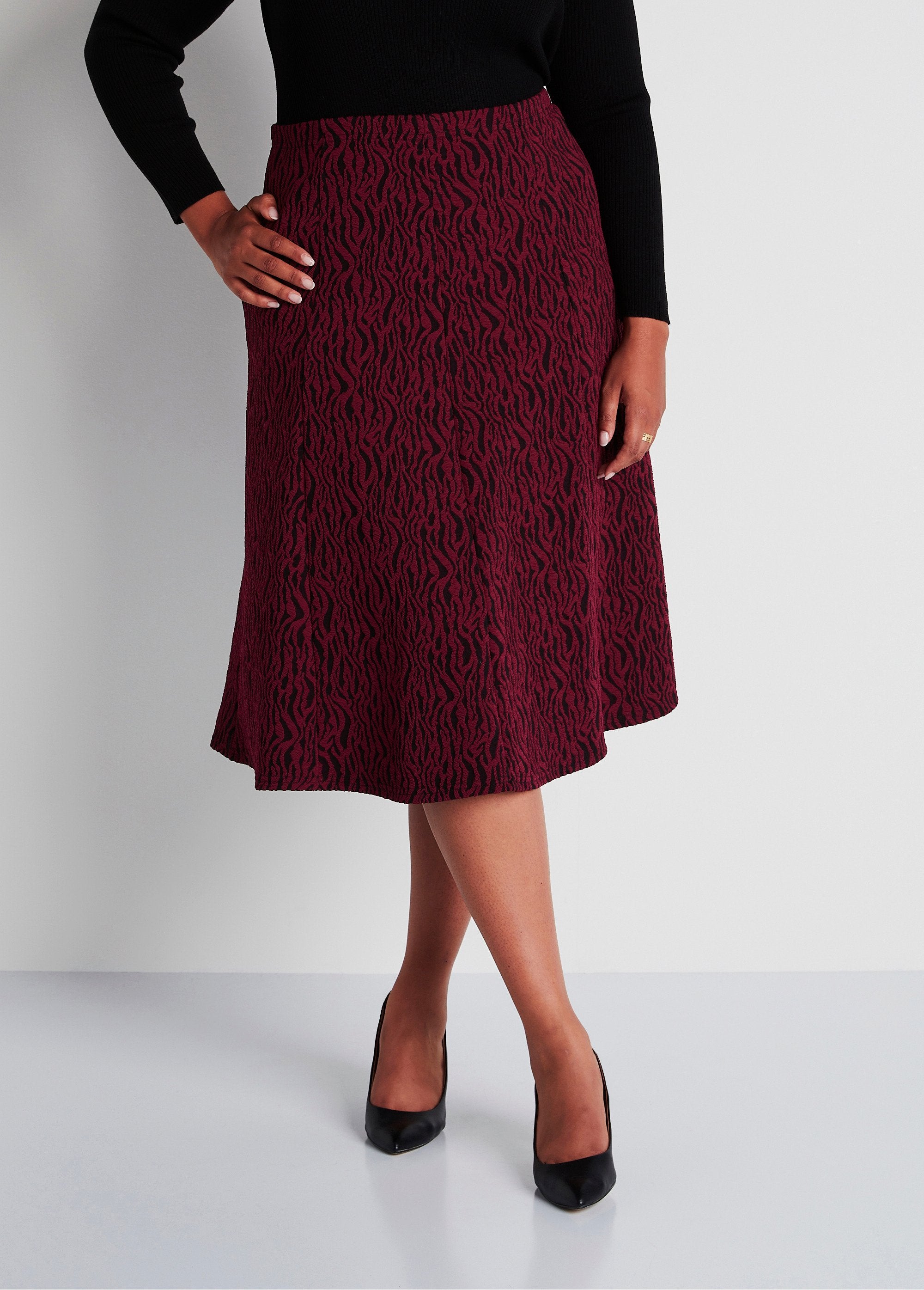 Gonna_lunga_svasata_in_maglia_jacquard_Zebra_bordeaux_FA1_curvy