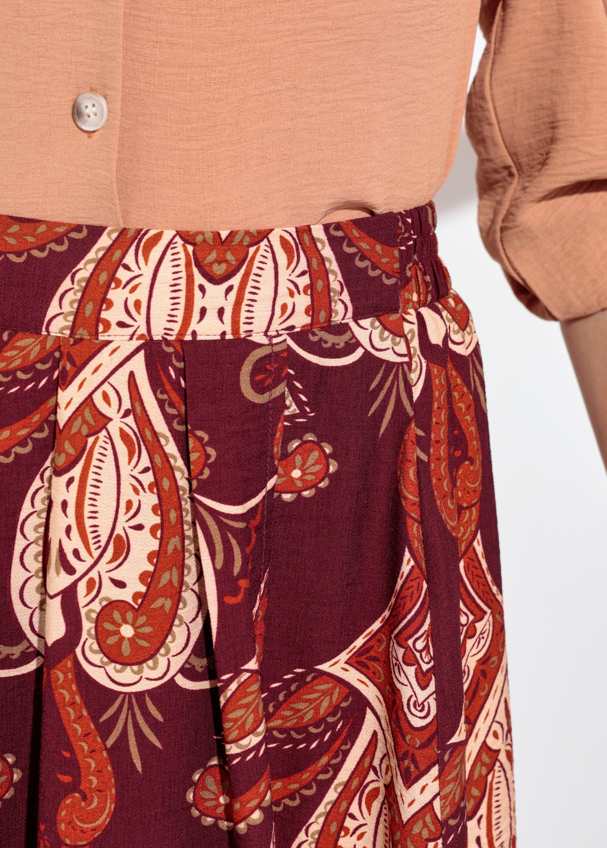 Gonna_lunga_e_fluente_con_stampa_paisley_Bordeaux_DE1_slim