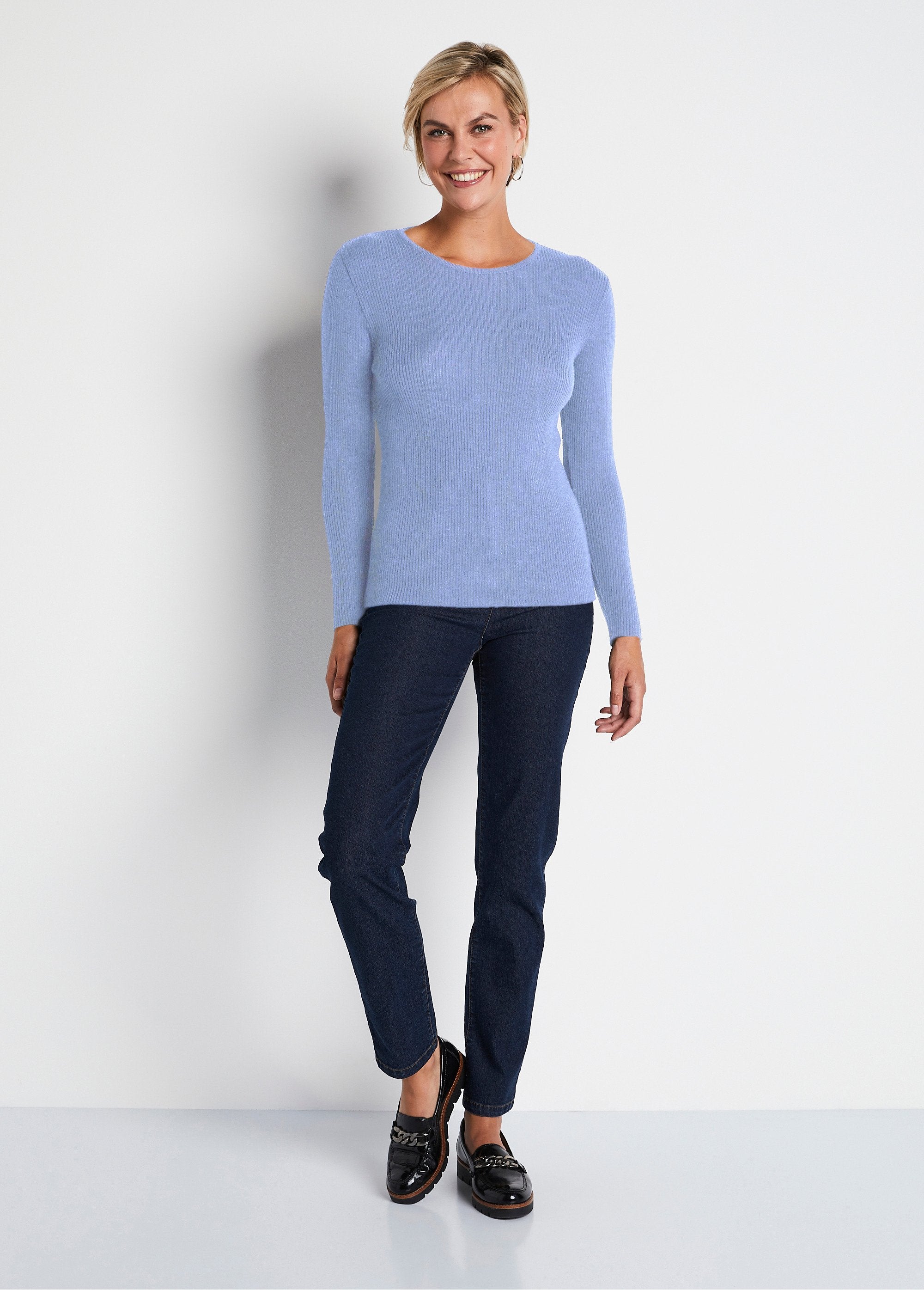 Caldo_maglione_in_lana_merino_con_scollo_rotondo_BLU_SF1_slim