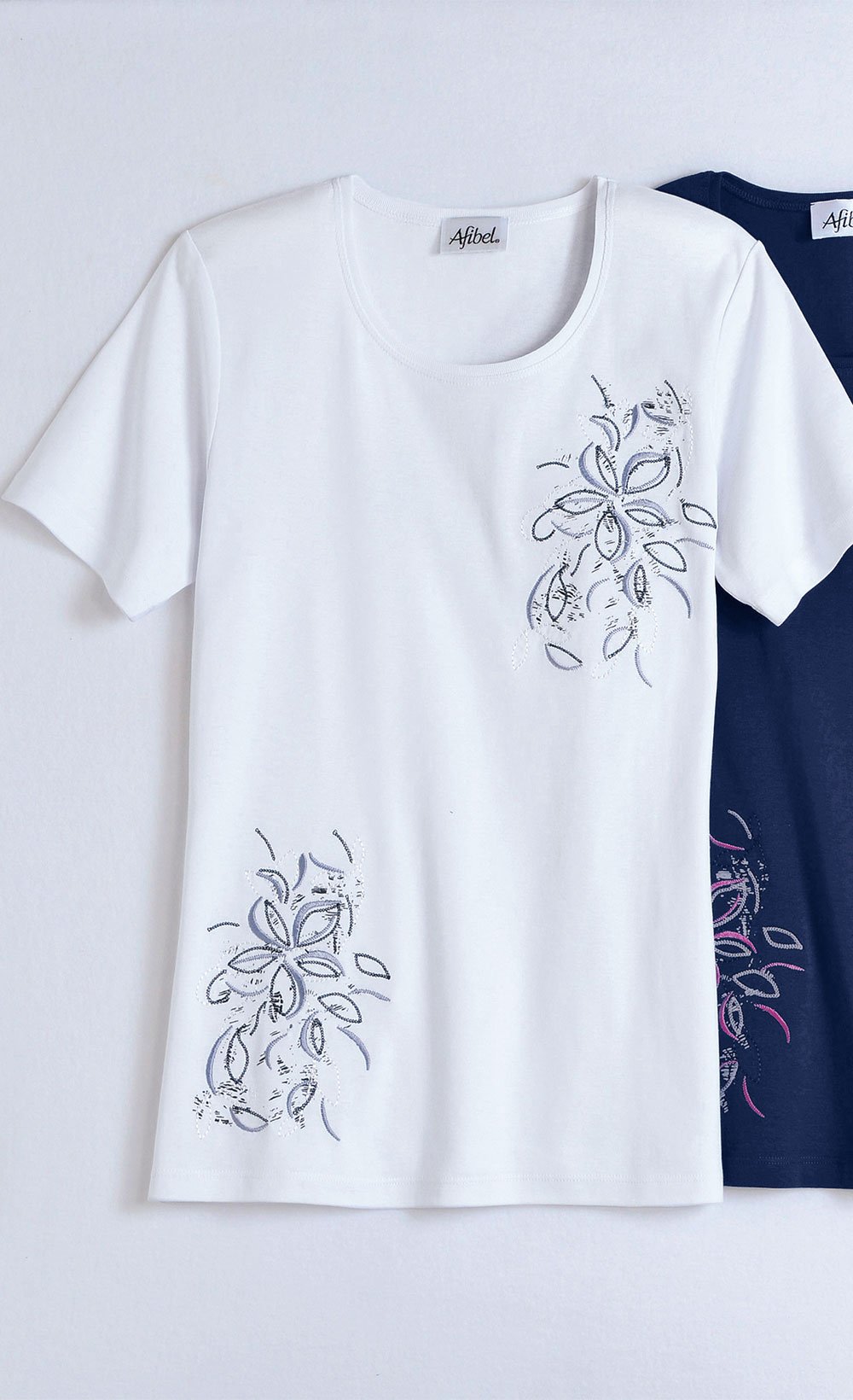 T-shirt_lunga_con_ricamo_a_fiori_BIANCO_FA1_slim