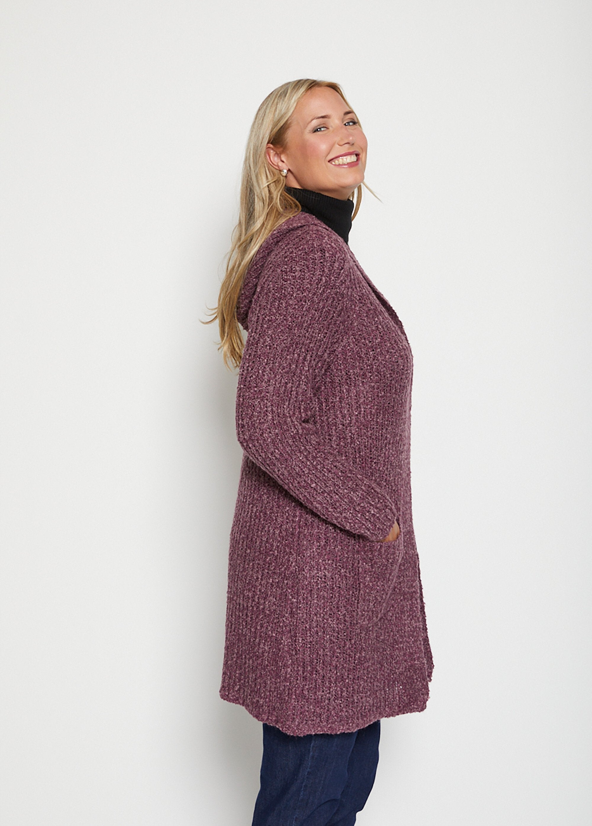 Gilet_lungo_con_cappuccio_Prune_DR1_curvy