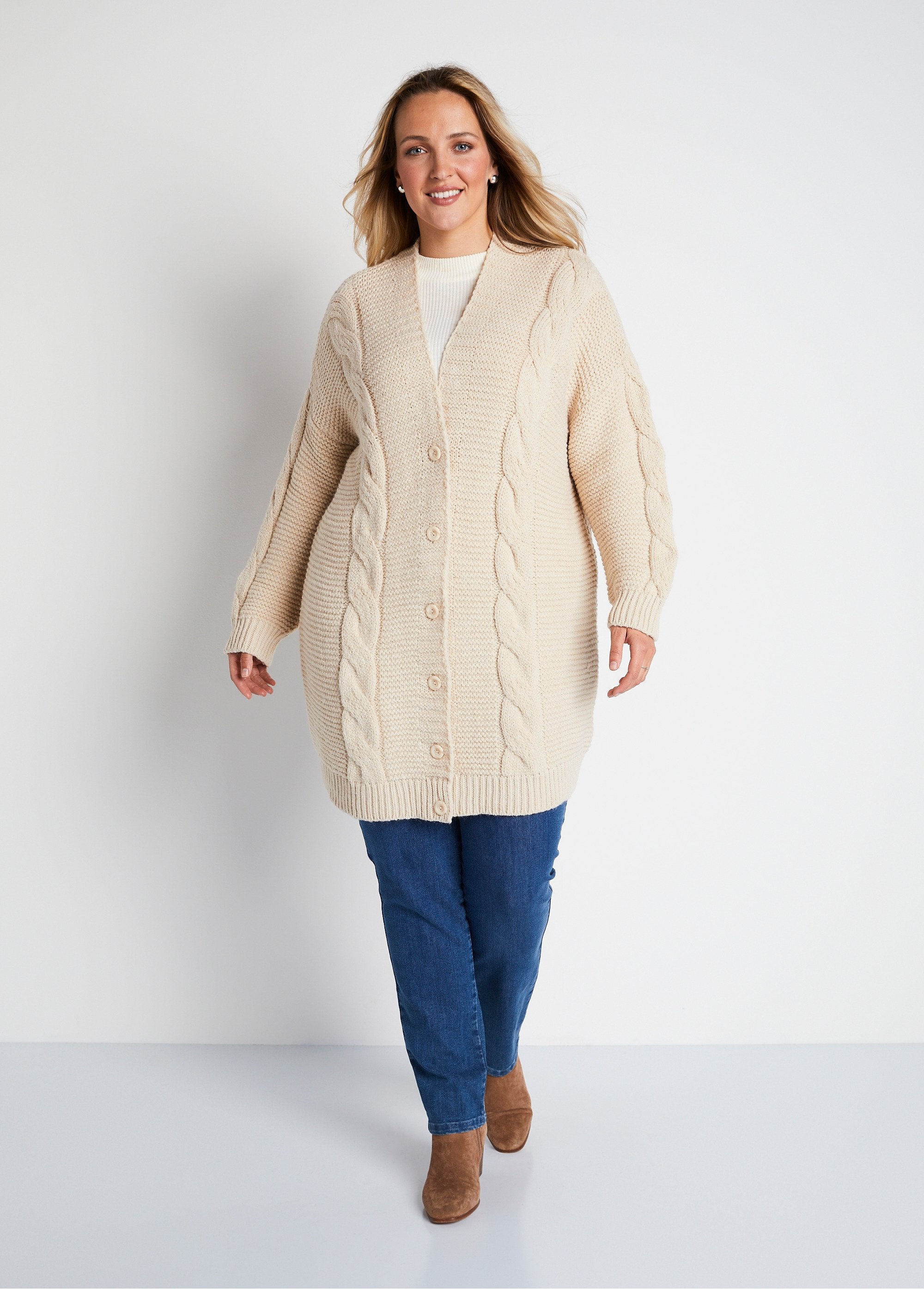 Cardigan_lungo_abbottonato_in_maglia_fantasia_Corda_FA1_curvy