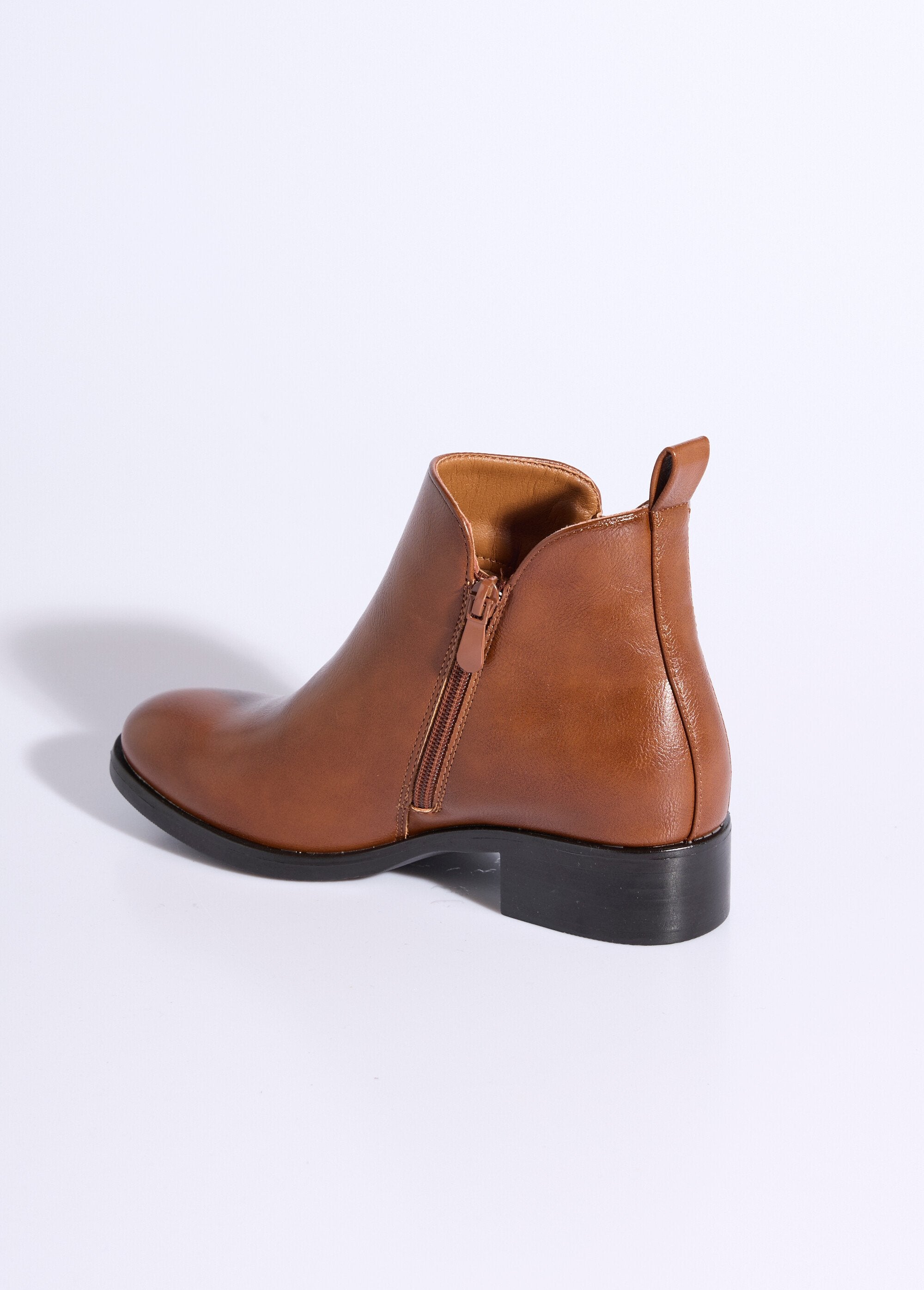 Stivali_bassi_con_tacco_largo_e_zip_decorativa_Camel_DO1_slim