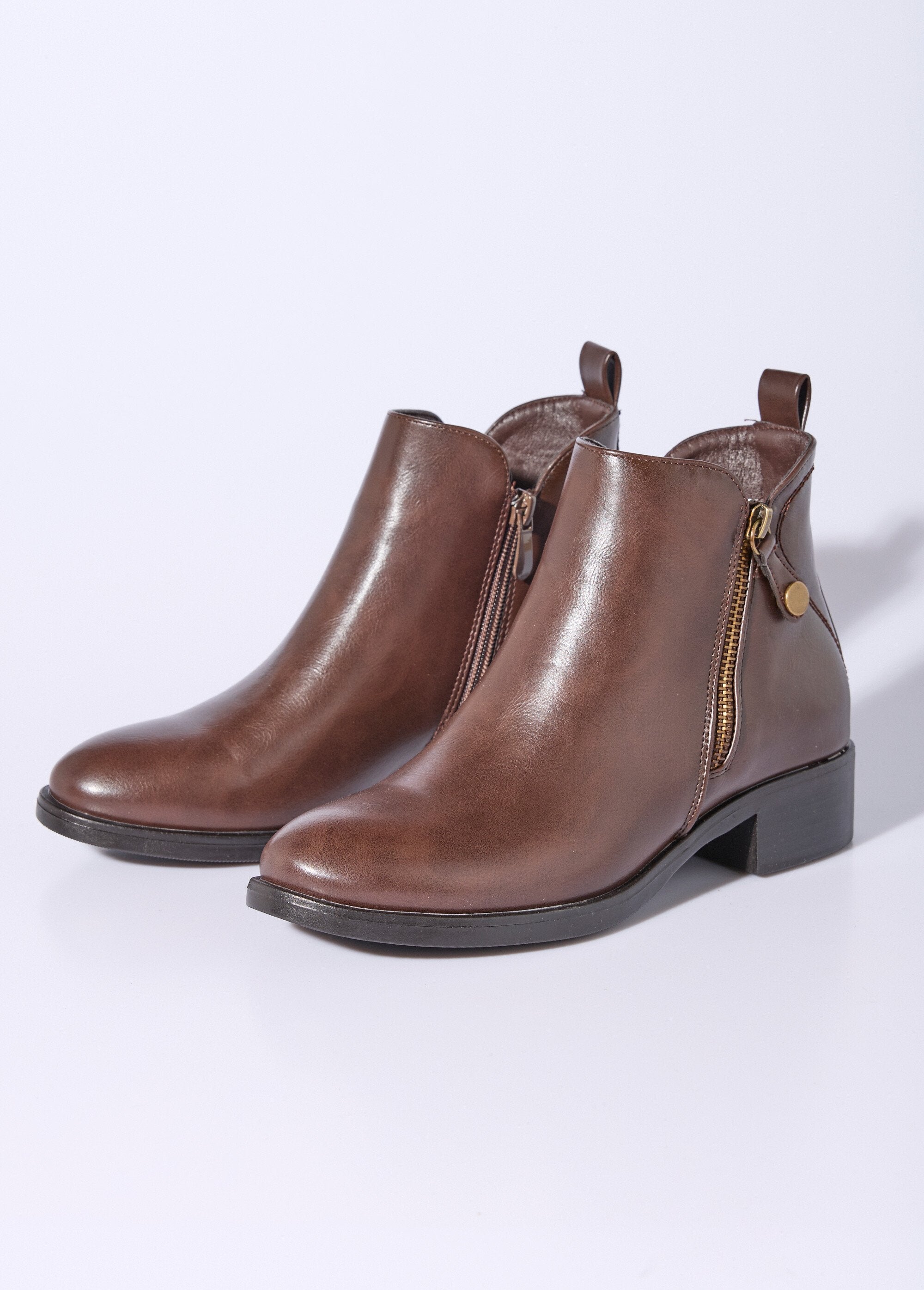 Stivali_bassi_con_tacco_largo_e_zip_decorativa_Marron_DE1_slim