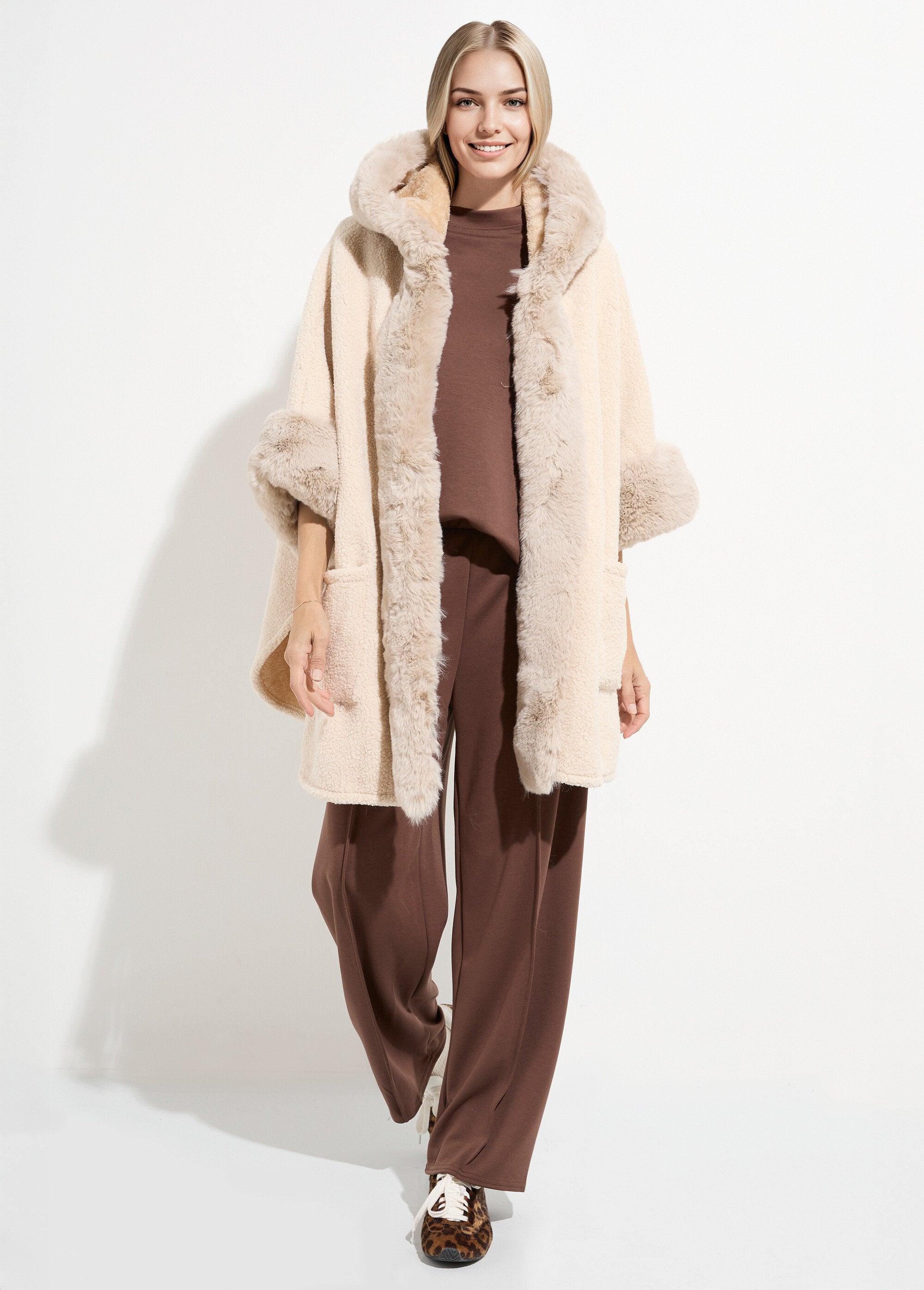 Mantella_in_lana_con_pelliccia_Ecru_SF1_slim