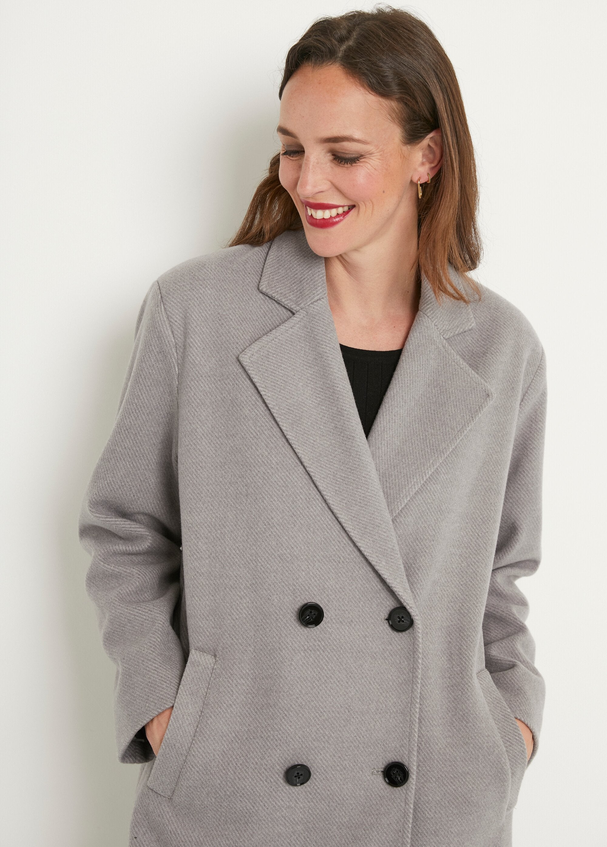 Cappotto_doppiopetto_con_collo_sartoriale_Gris_DE1_slim