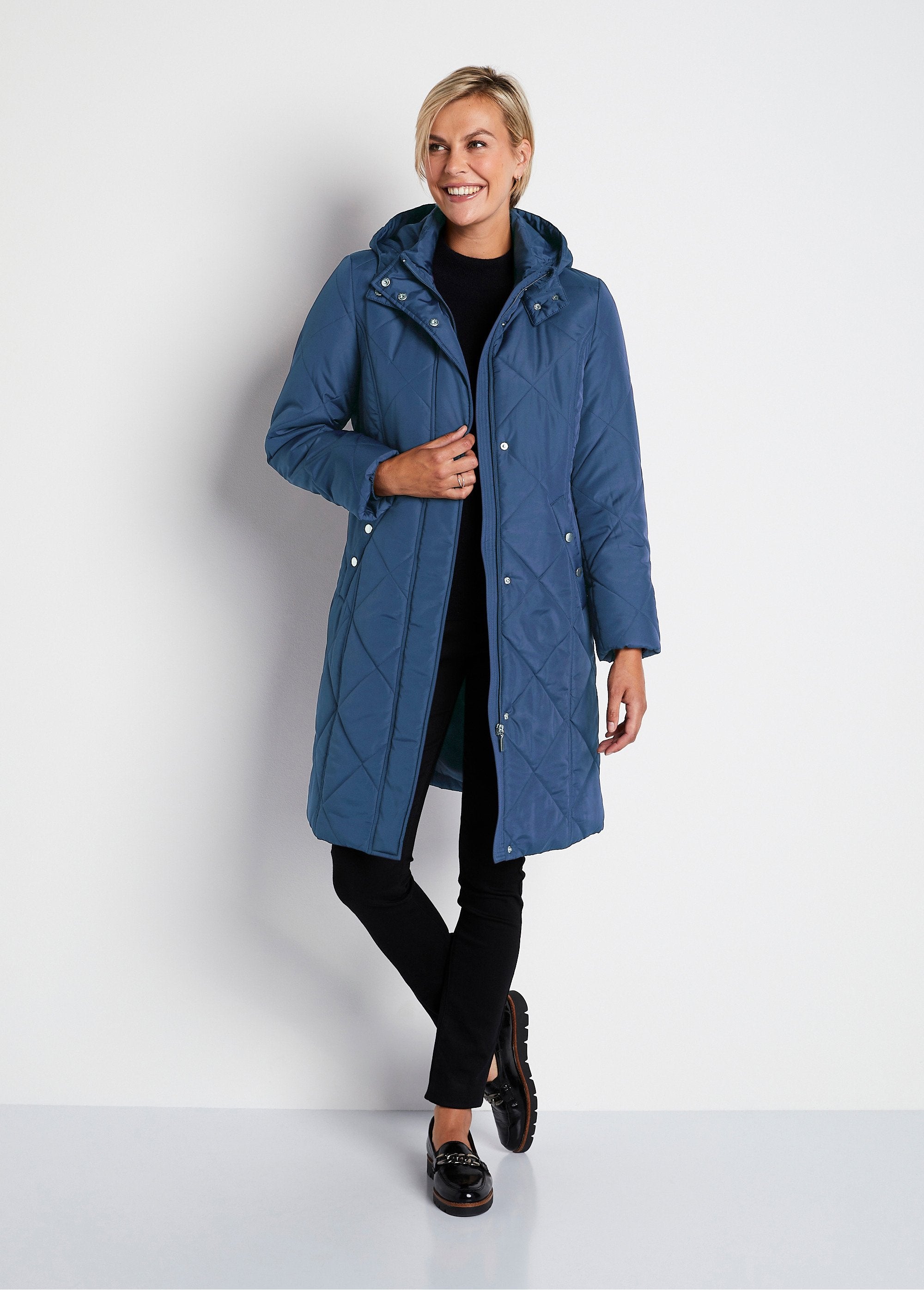 Cappotto_invernale_lungo_trapuntato_con_cappuccio_BLU_FA1_slim