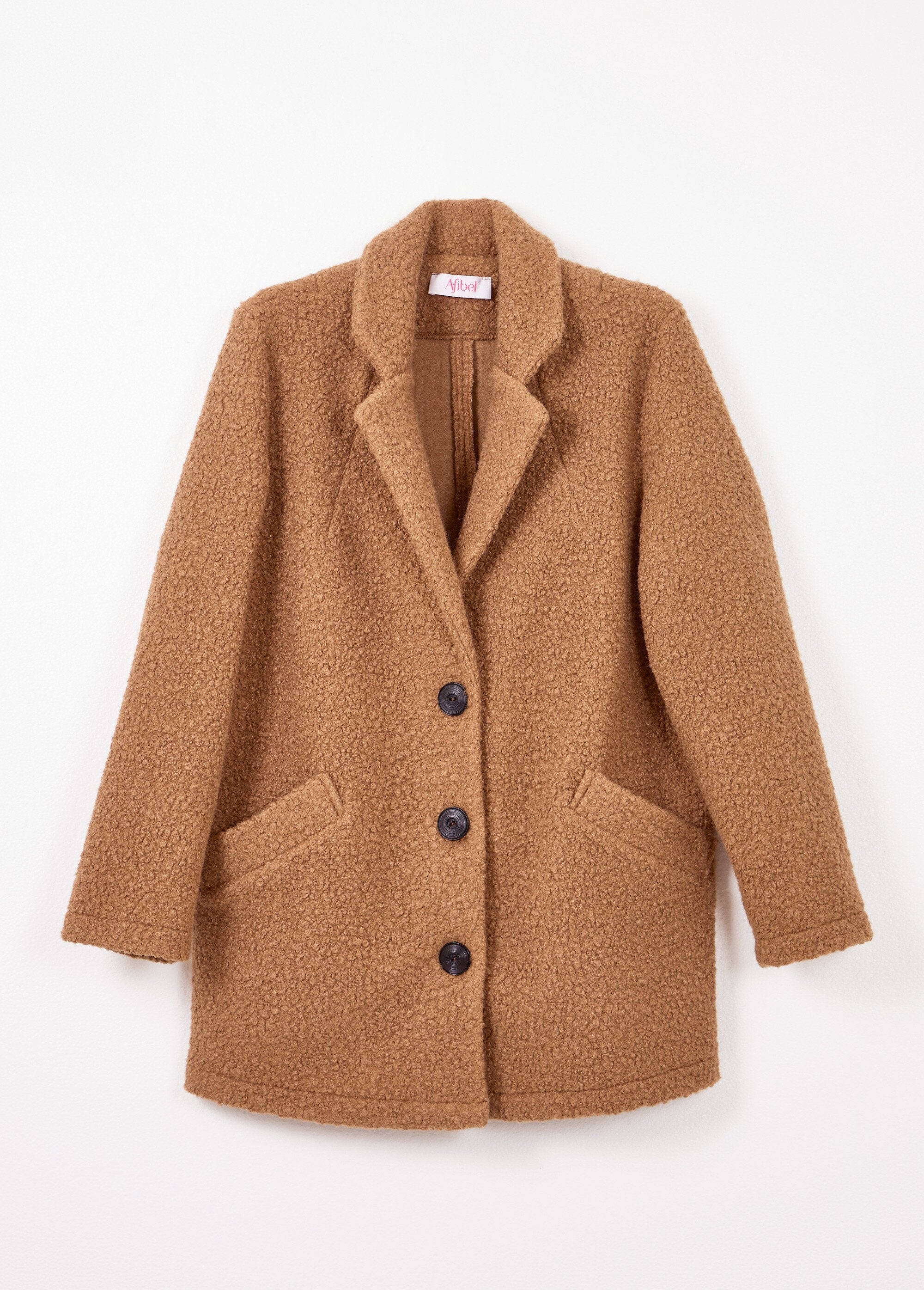Cappotto_bouclette_abbottonato_di_media_lunghezza_Camel_AP1_slim