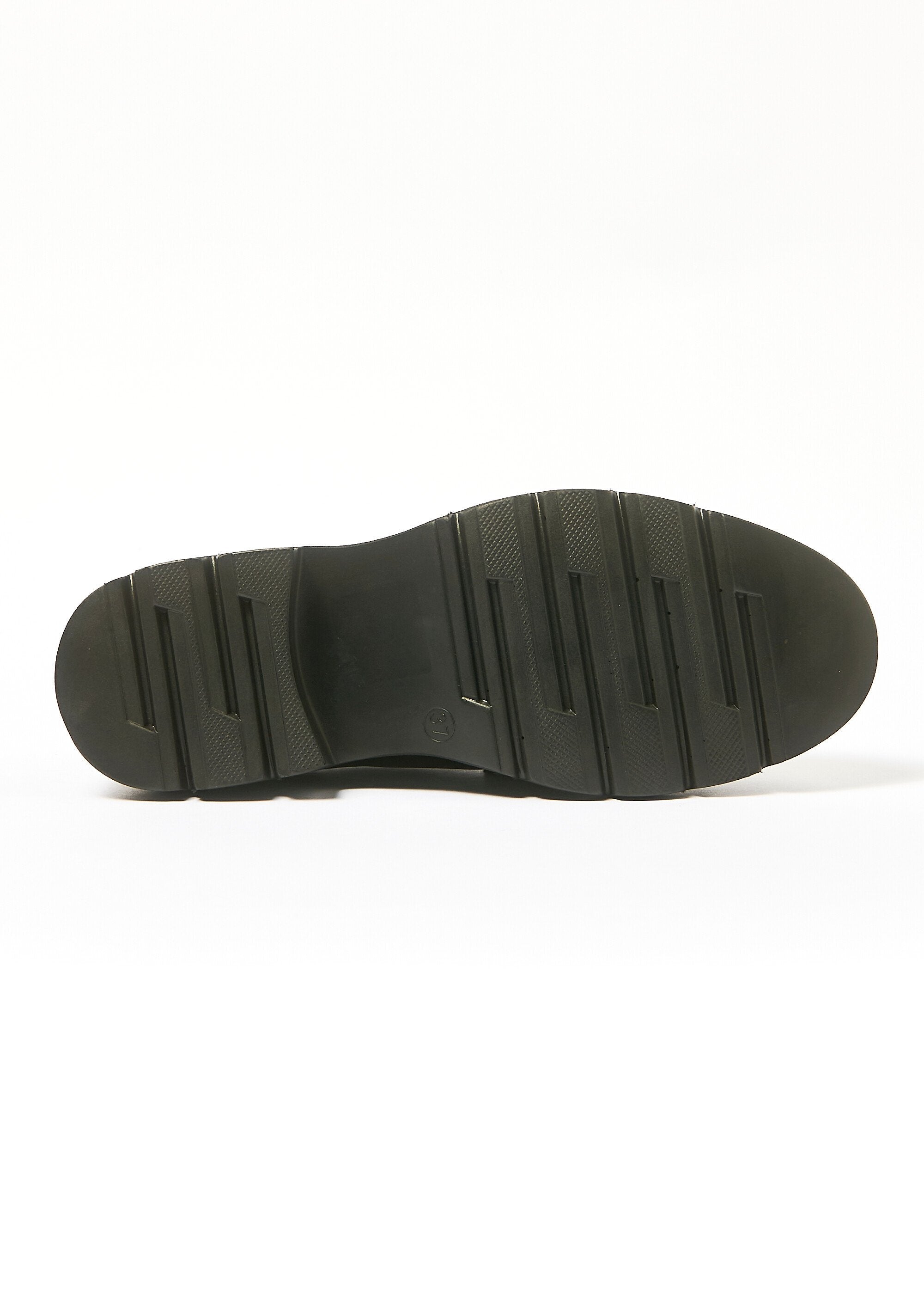 Mocassini_con_suola_dentellata_e_punta_in_metallo_Noir_UN1_slim