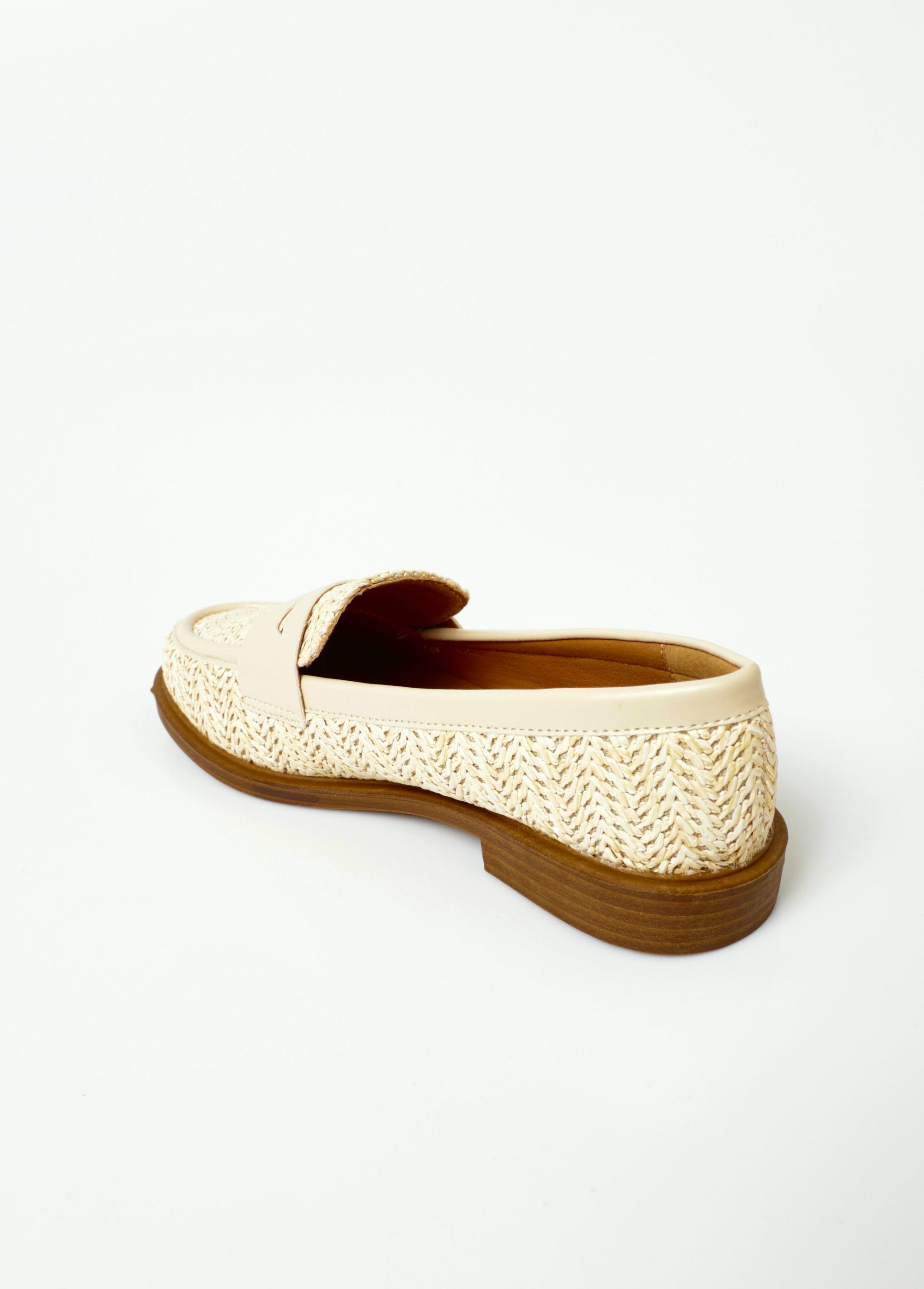 Mocassini_metallizzati_effetto_opaco_con_abbottonatura_Beige_DO1_slim