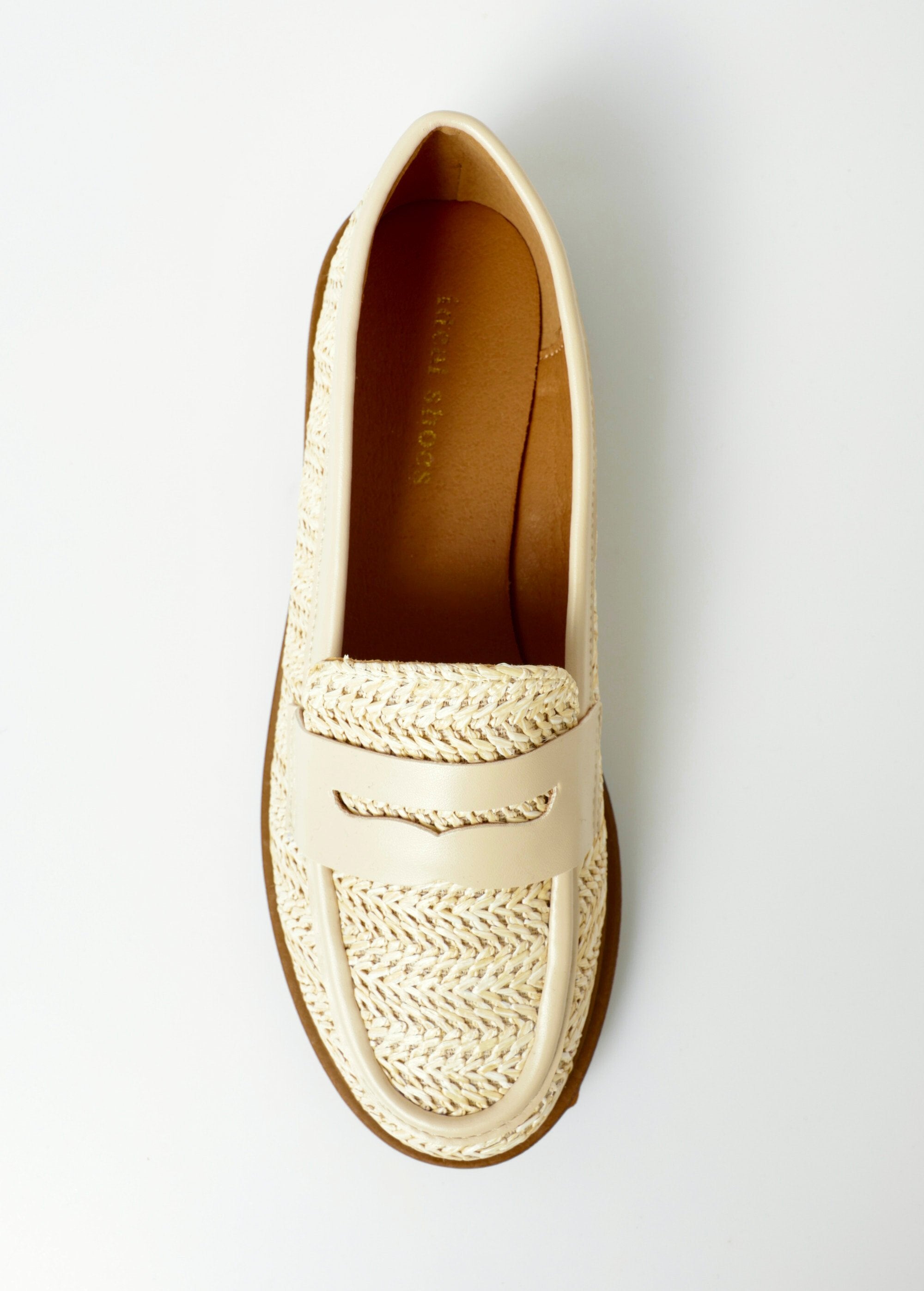 Mocassini_metallizzati_effetto_opaco_con_abbottonatura_Beige_OV1_slim
