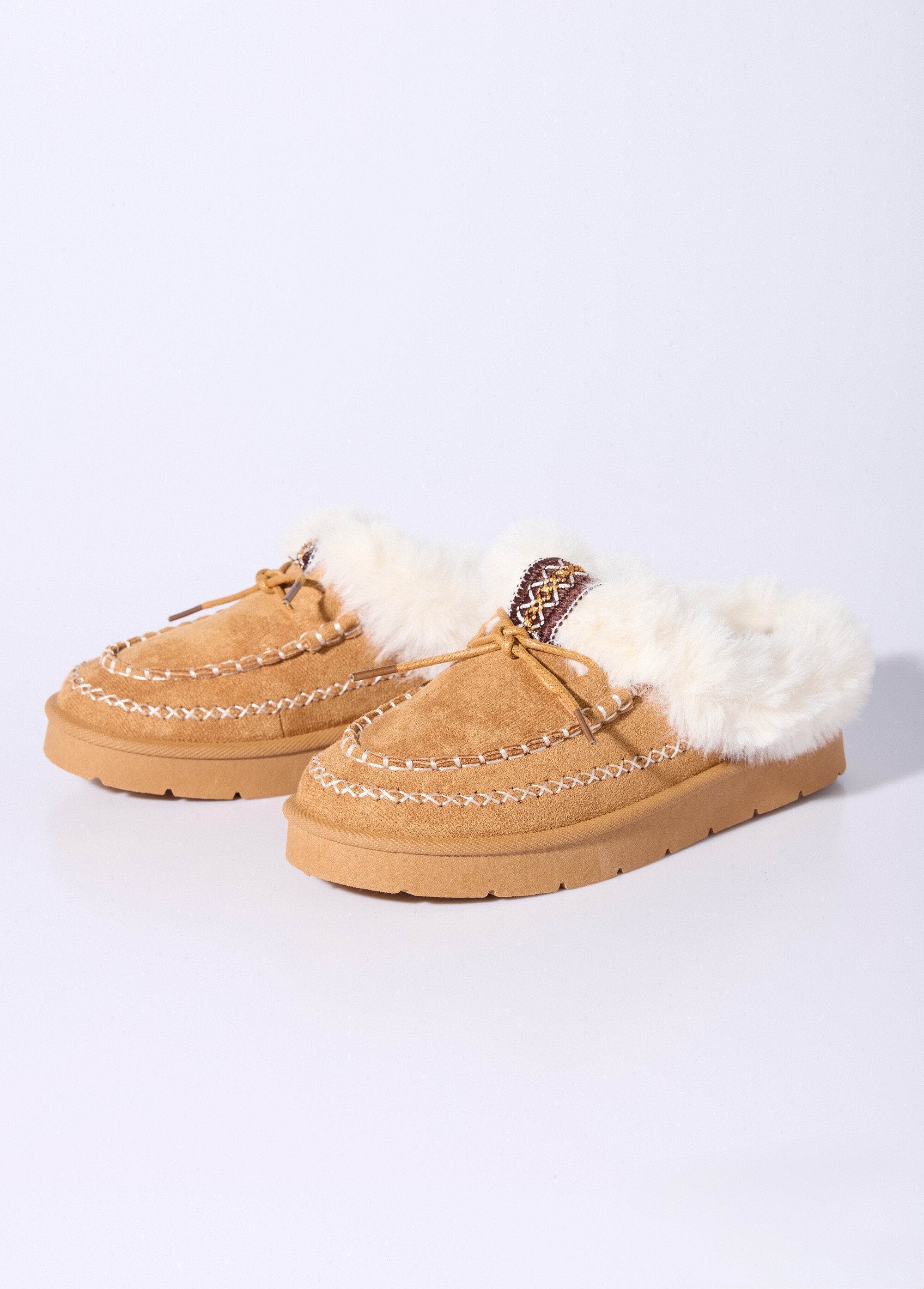 Mocassini_indiani_in_pelliccia_e_treccia_Camel_DE1_slim