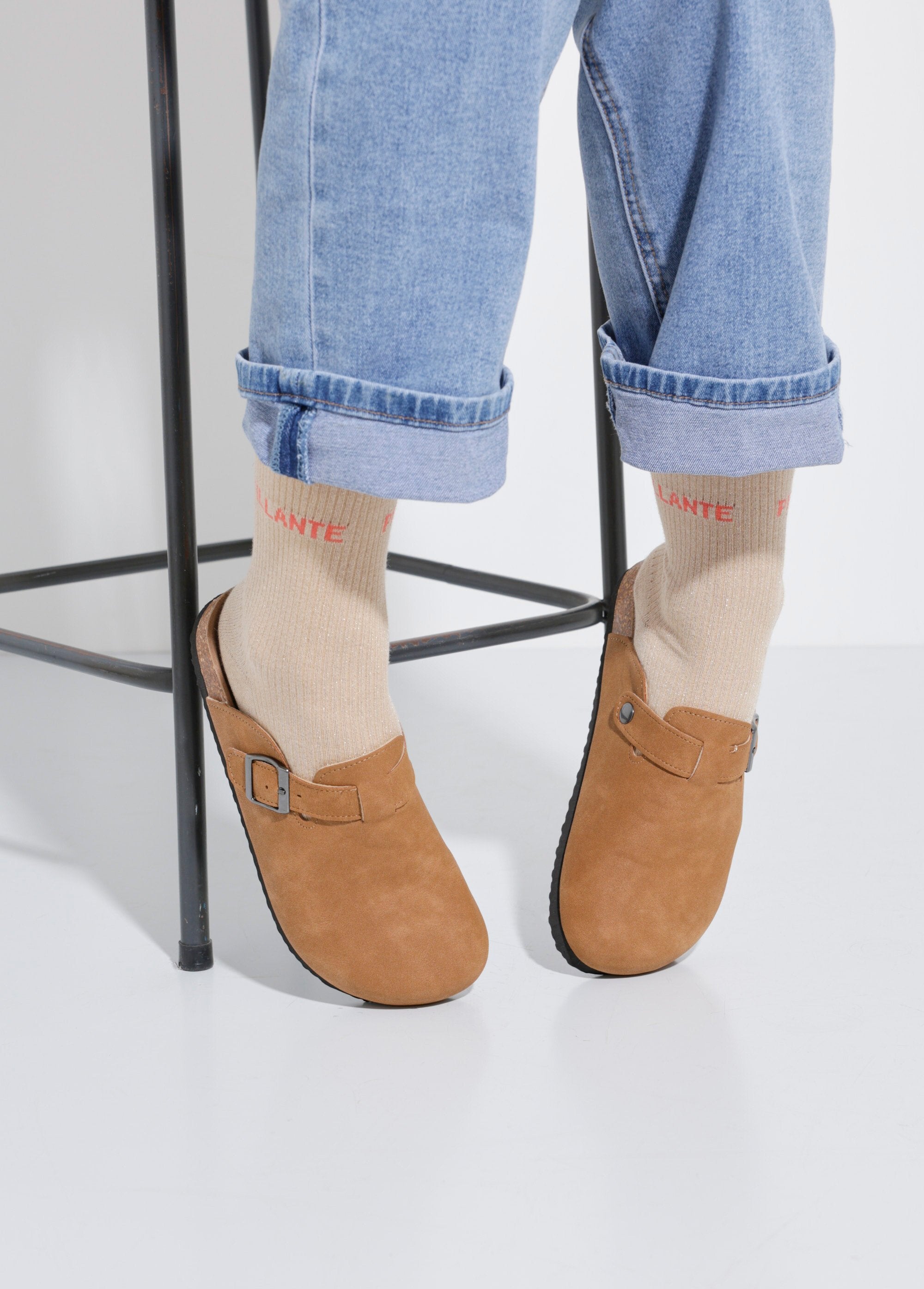Mules_con_fibbia_e_suola_anatomica_Camel_SF1_slim