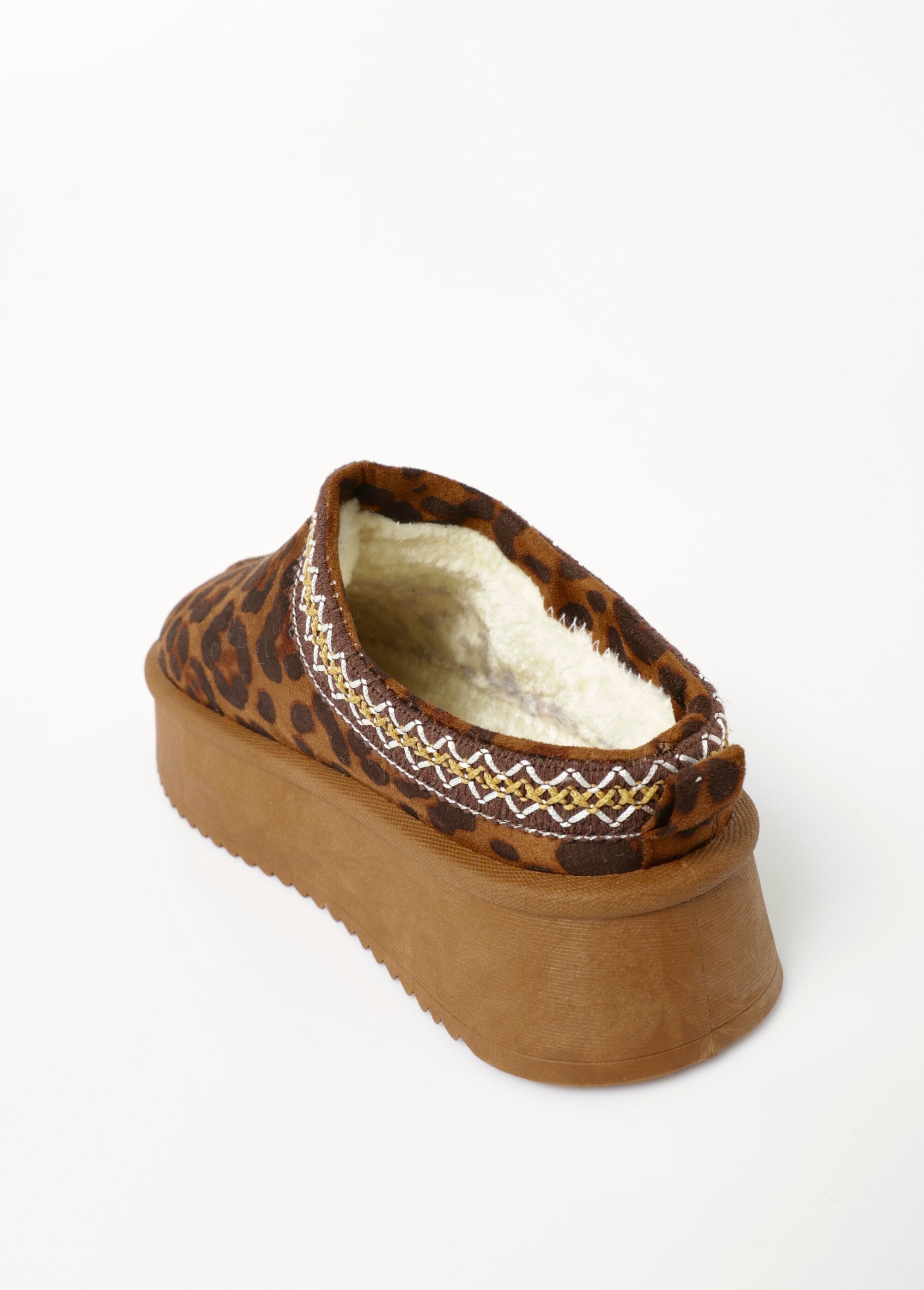 Mules_effetto_scamosciato_con_fodera_e_zeppa_Leopard_DO1_slim