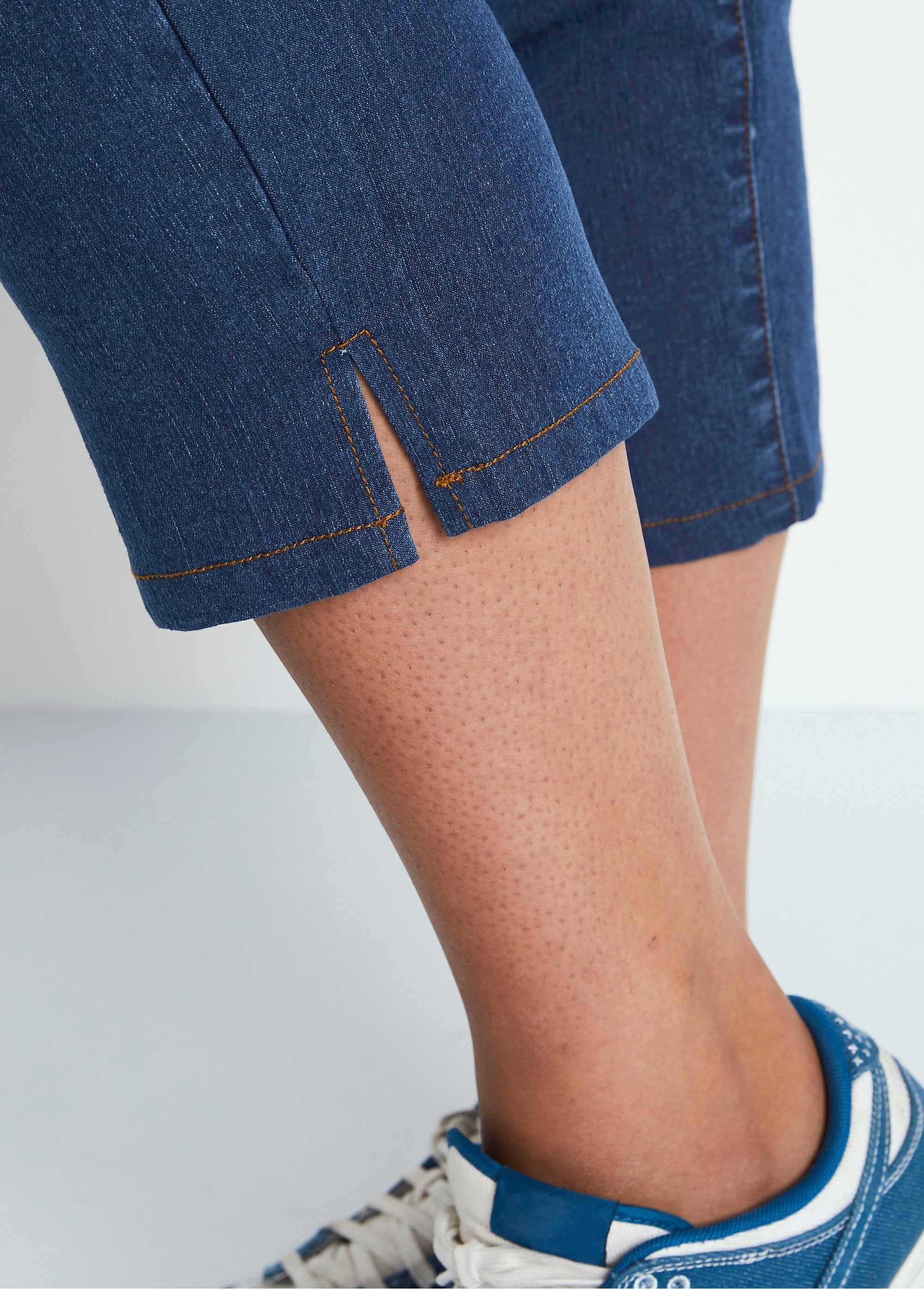 Pantaloni_in_denim_stretch_con_cintura_in_vita_Blu_DE2_curvy