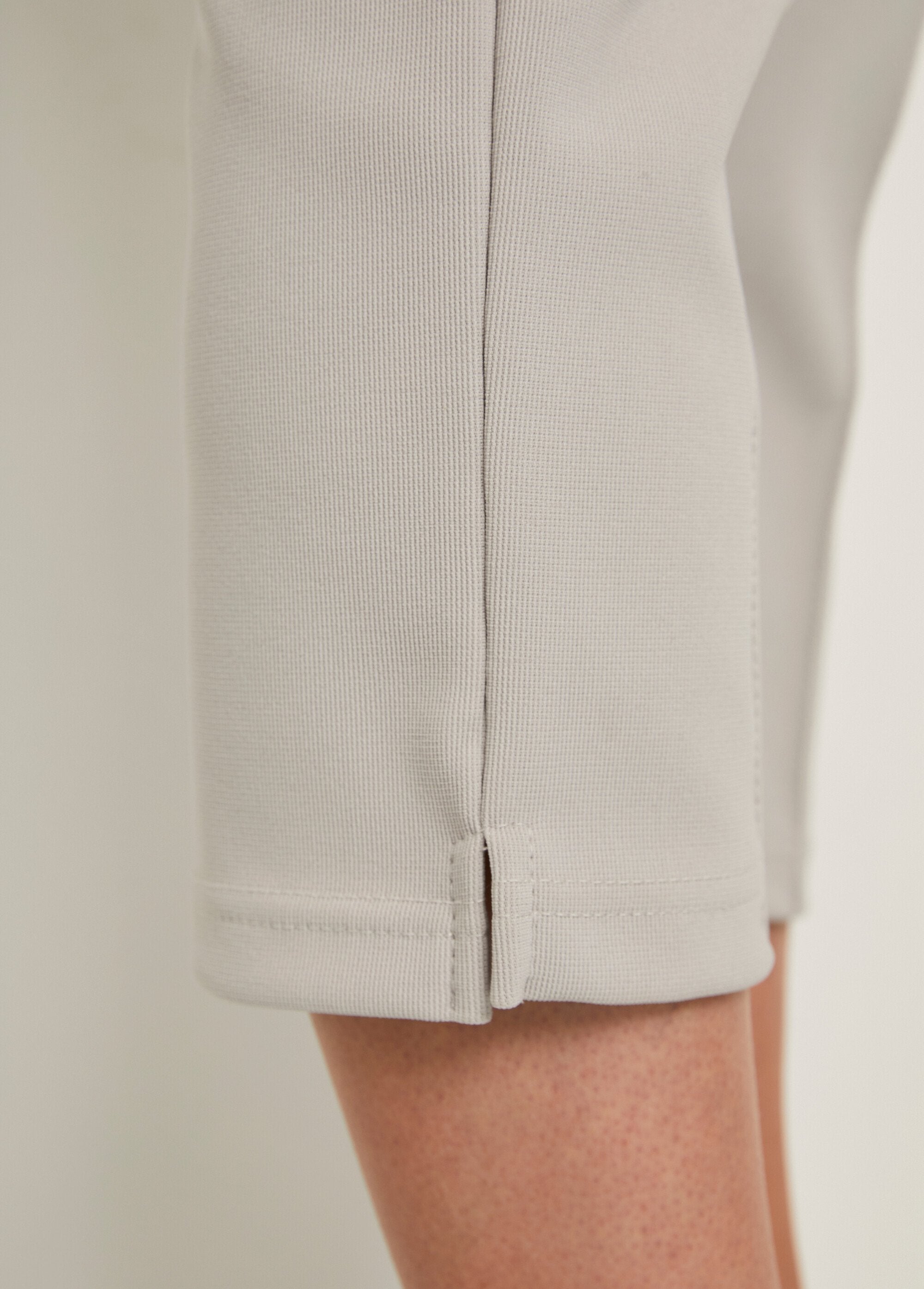 Pantaloni_con_elastico_in_vita_a_coste_Grigio_chiaro_DE1_slim