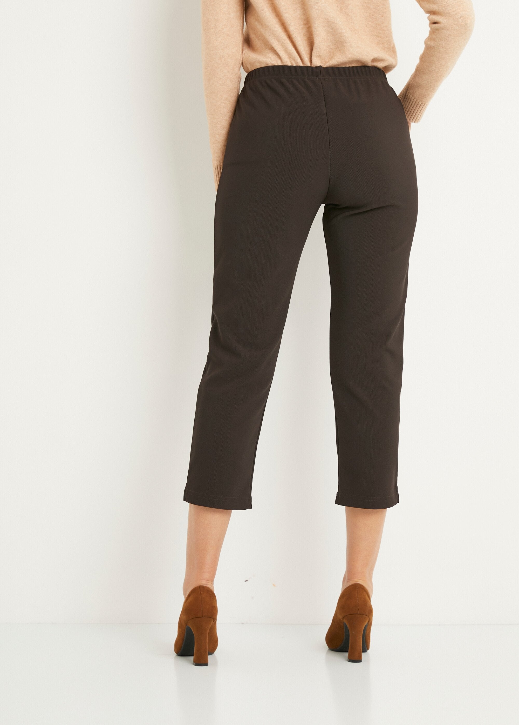 Pantaloni_con_elastico_in_vita_a_coste_Marrone_DO1_slim