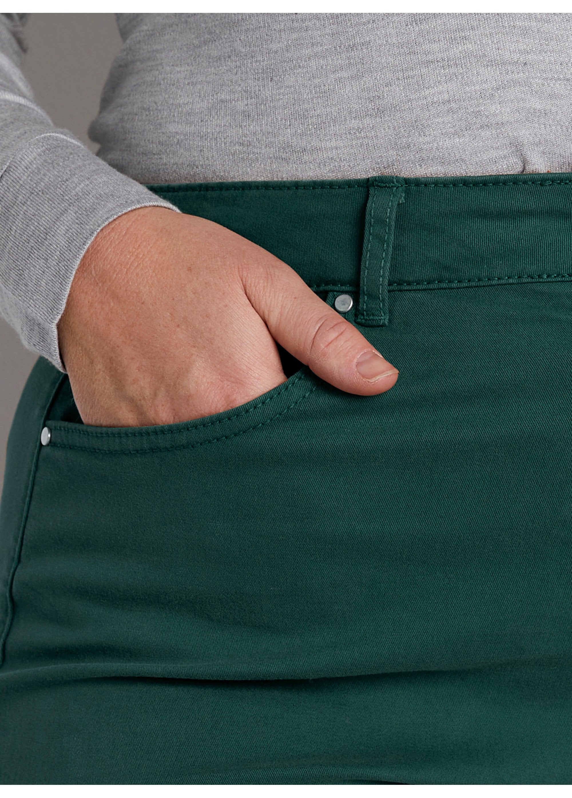 Pantaloni_5_tasche_a_gamba_dritta_in_cotone_elasticizzato_VERDE_DE2_curvy