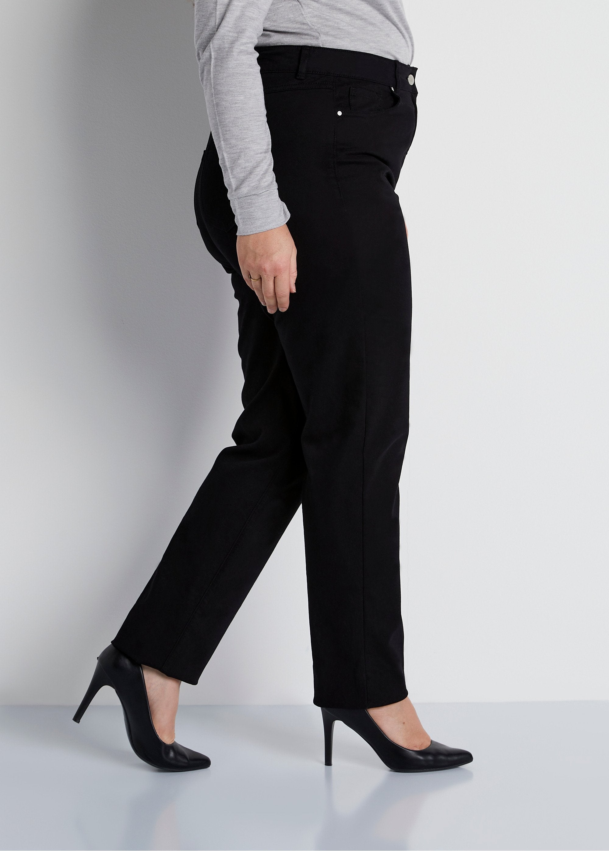 Pantaloni_5_tasche_a_gamba_dritta_in_cotone_elasticizzato_NERO_DR1_curvy