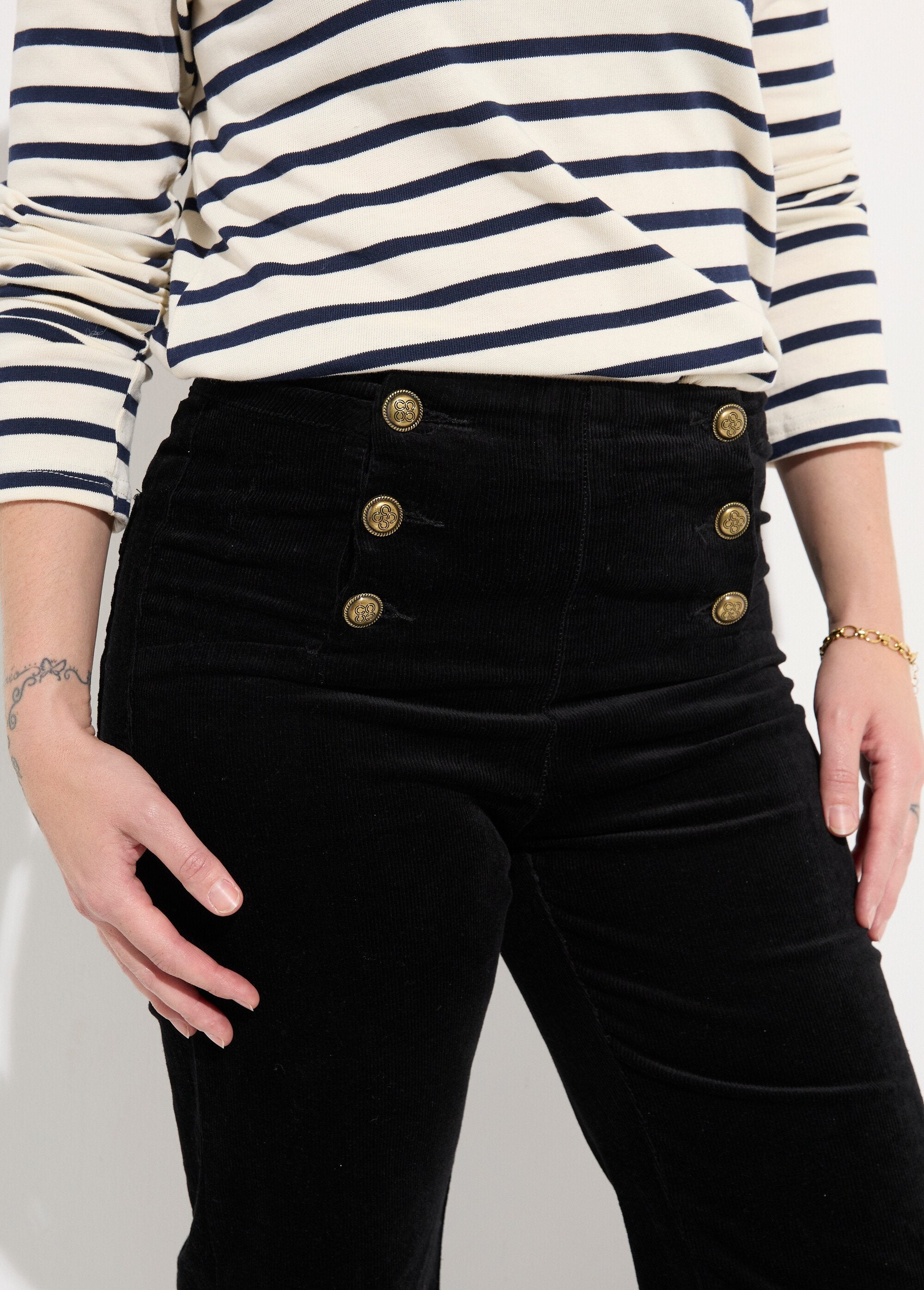 Pantaloni_svasati_in_velluto_Noir_DE1_slim