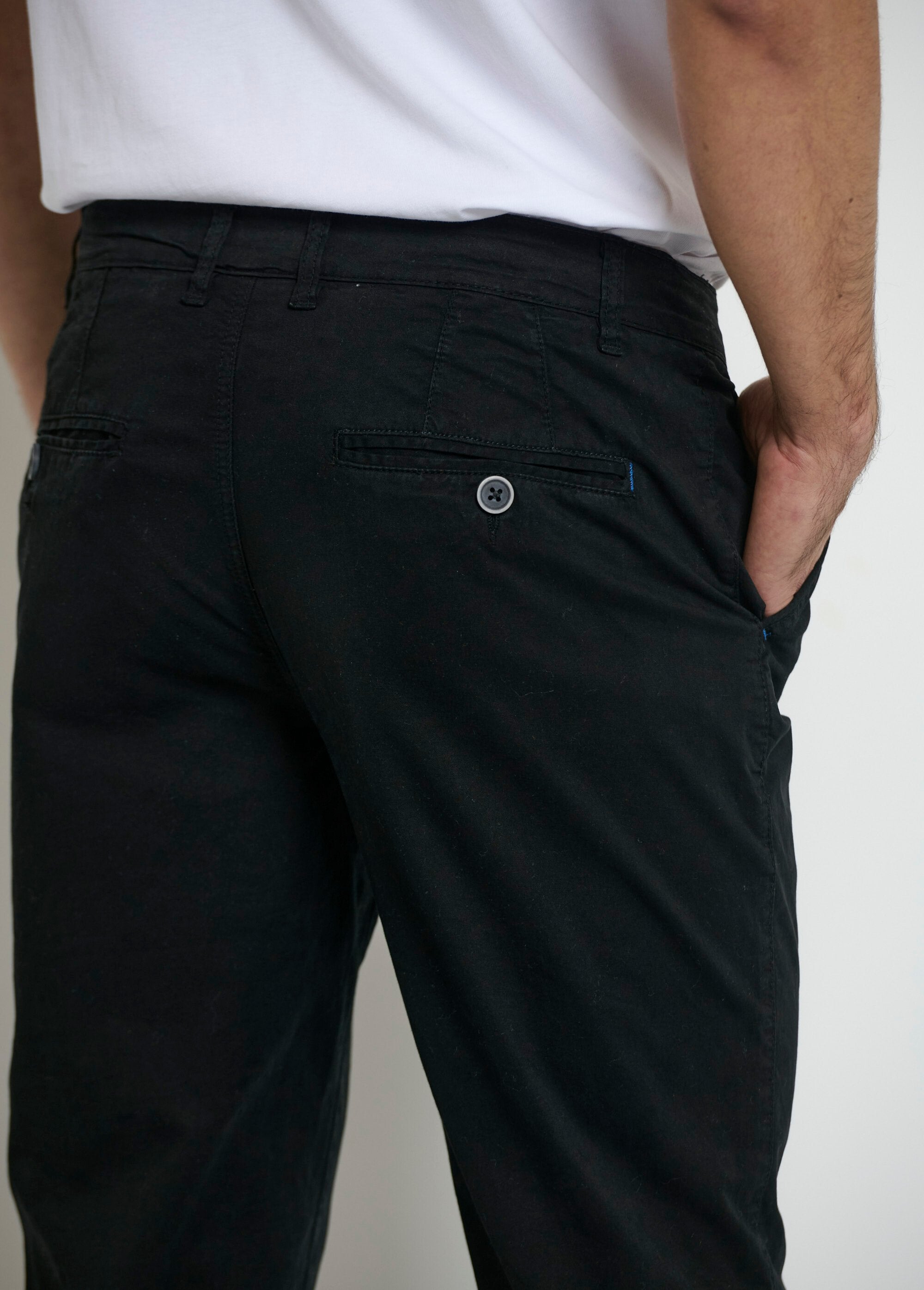 Pantaloni_chino_da_uomo_Noir_DE1_slim