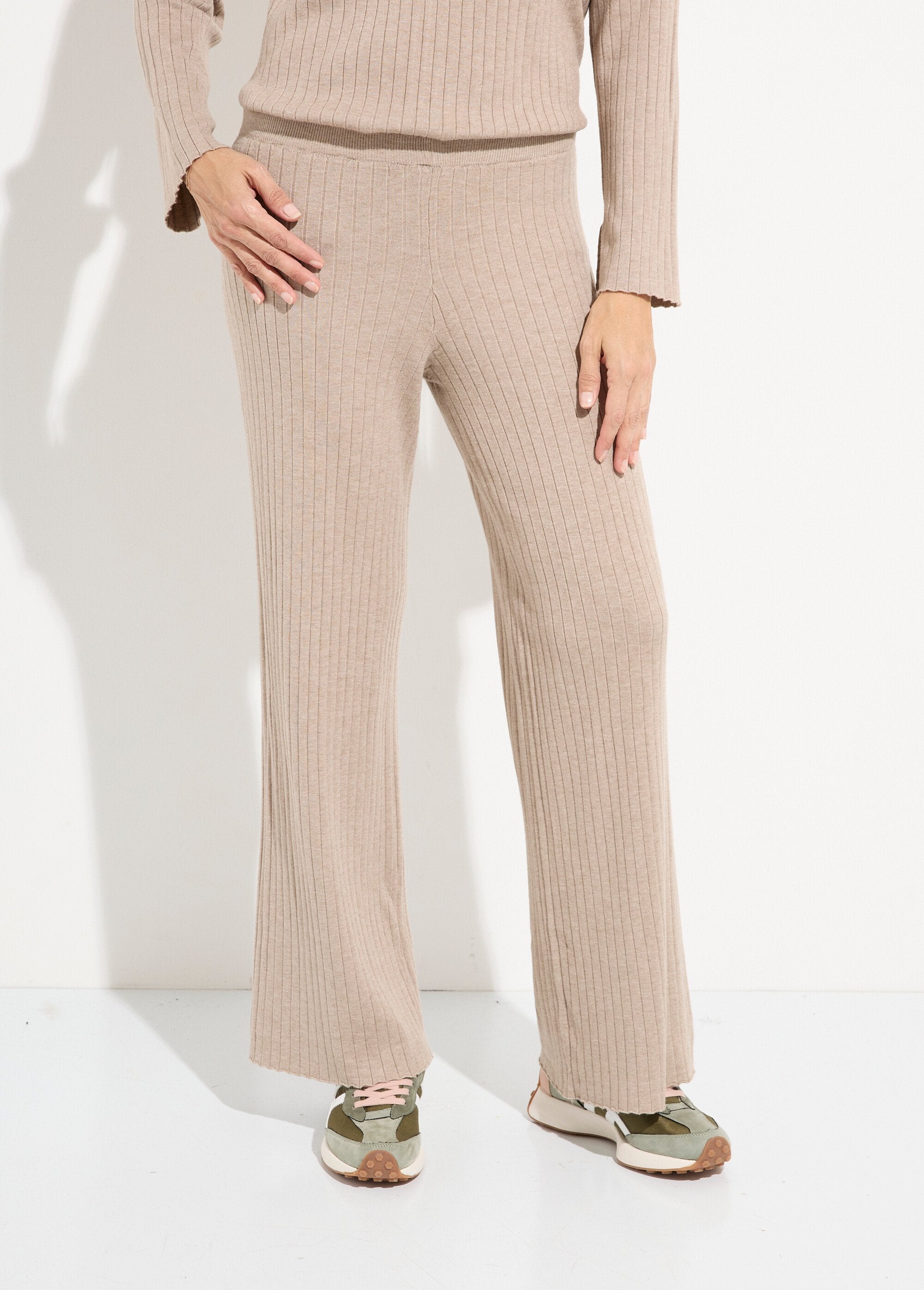 Pantaloni_comfort,_maglia_a_coste_piatte_Beige_FA1_slim