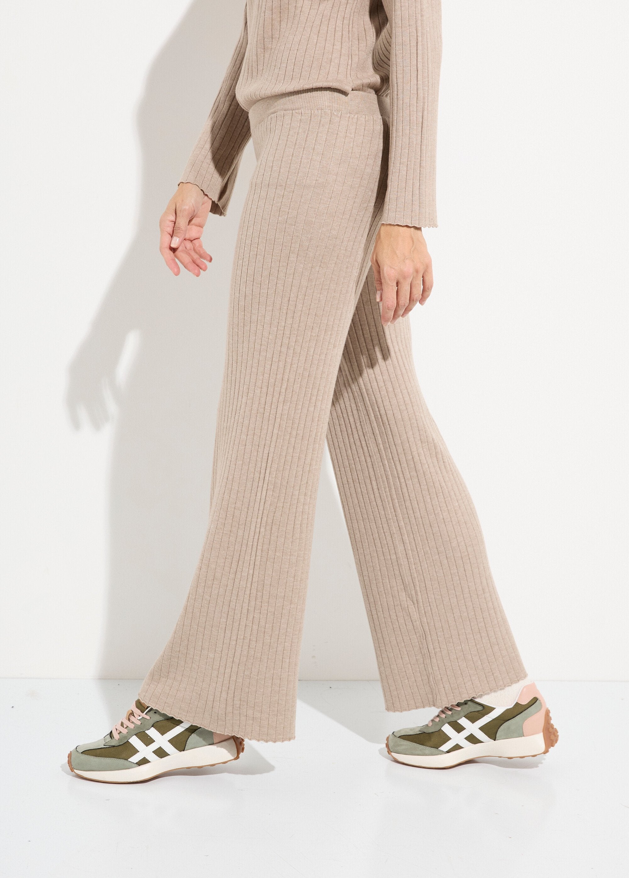 Pantaloni_comfort,_maglia_a_coste_piatte_Beige_GA1_slim