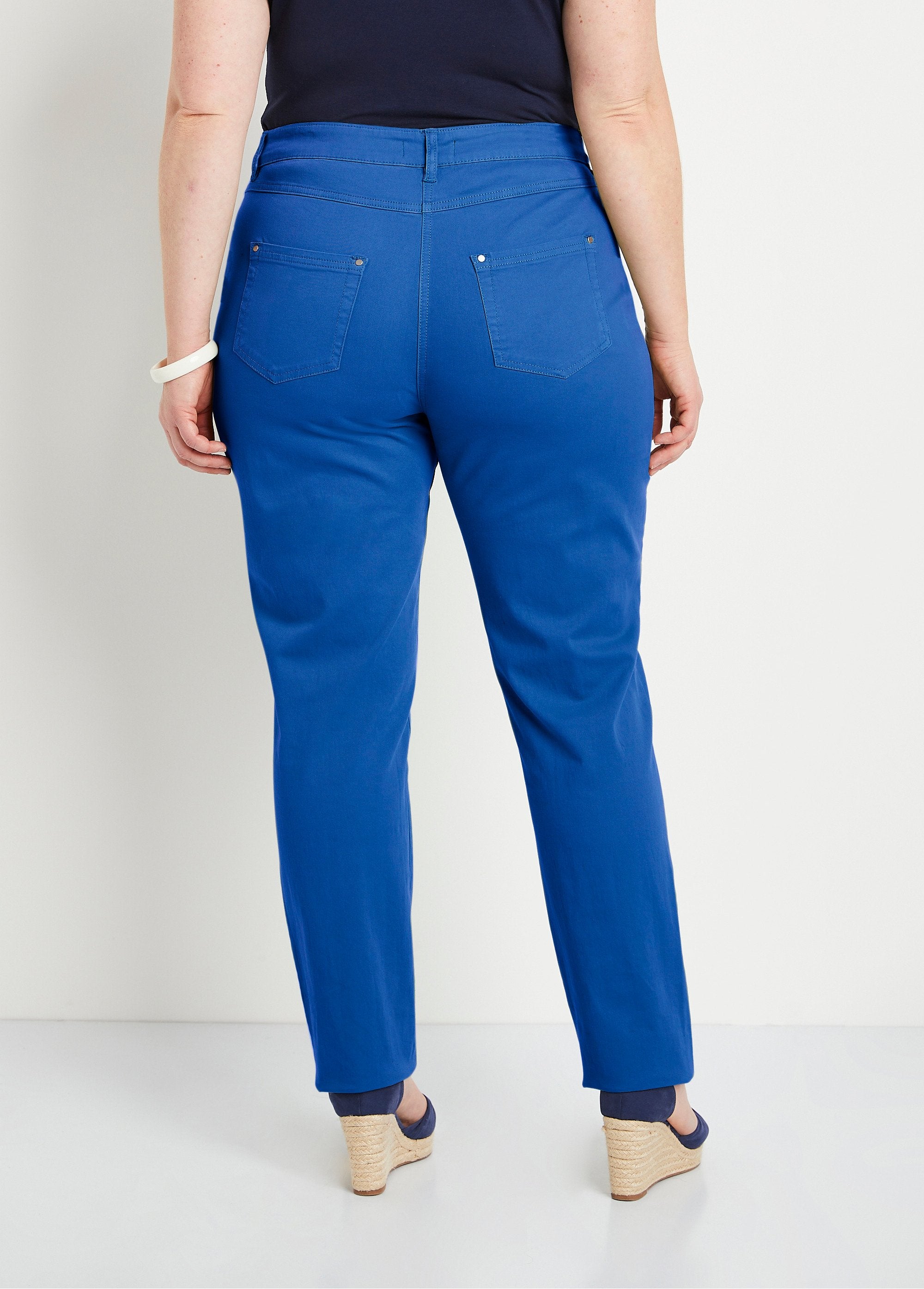 Pantaloni_5_tasche_a_gamba_dritta_in_cotone_elasticizzato_Blu_duro_DO1_curvy