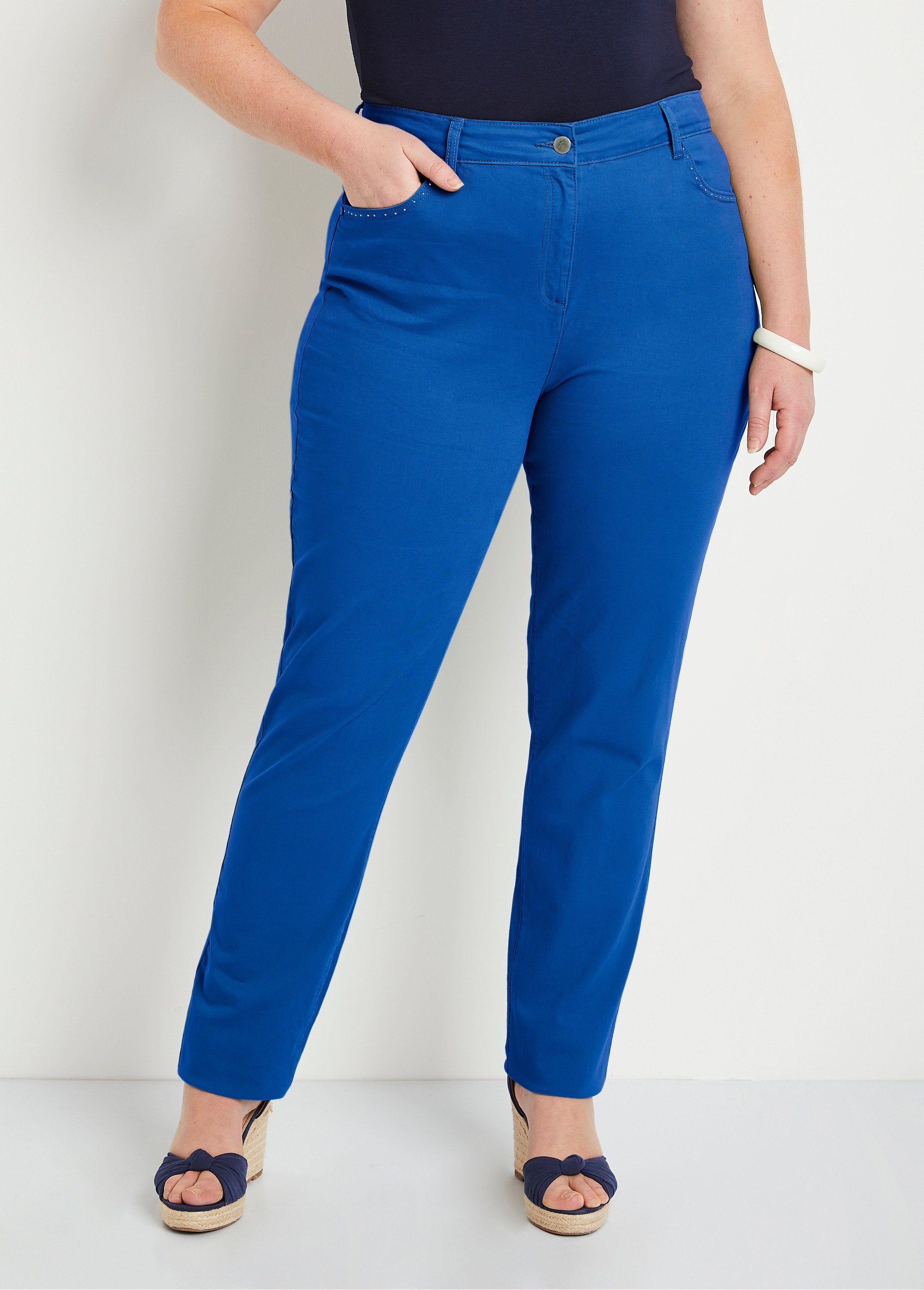 Pantaloni_5_tasche_a_gamba_dritta_in_cotone_elasticizzato_Blu_duro_FA1_curvy