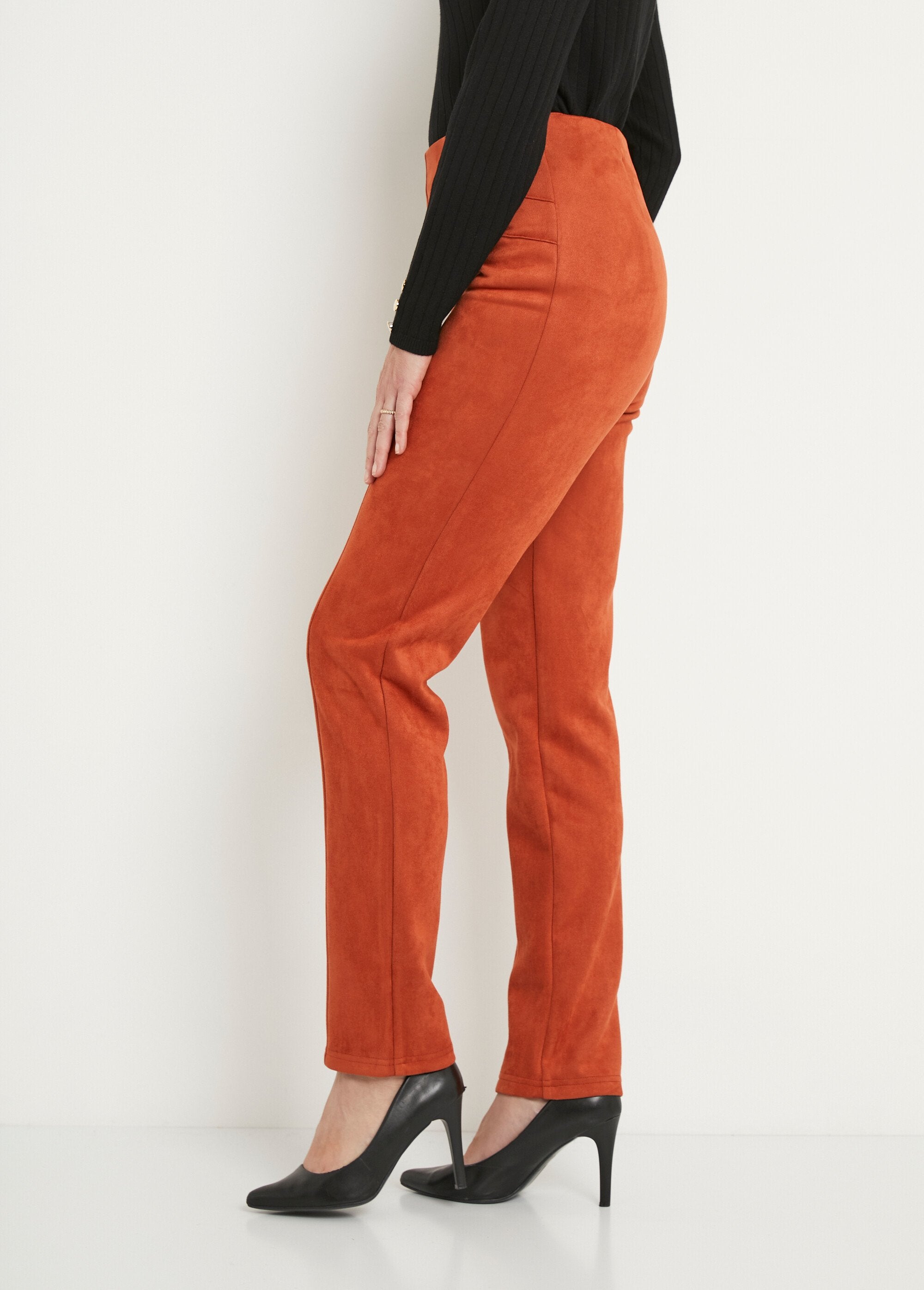 Pantaloni_a_gamba_dritta_con_elastico_in_vita_in_maglia_scamosciata_Brique_DR1_slim