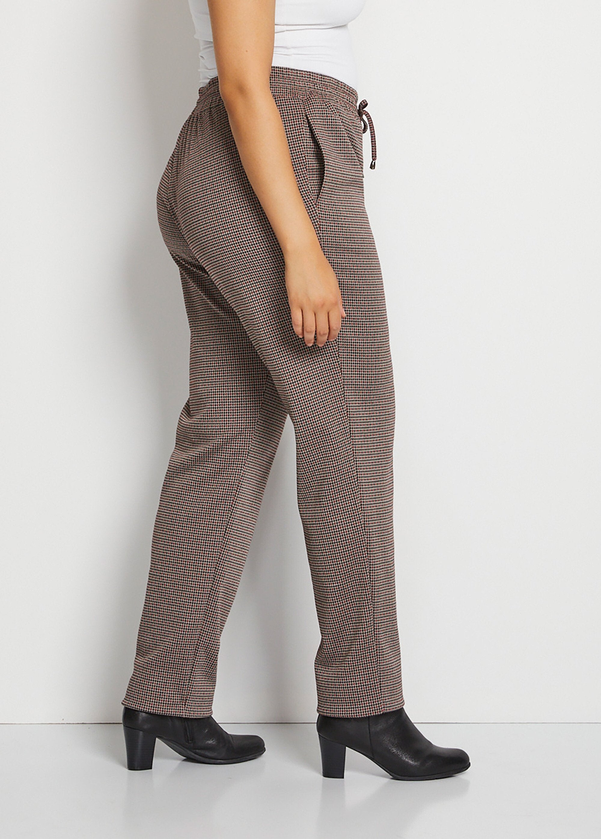 Pantaloni_a_gamba_dritta_in_maglia_liscia_o_jacquard_Piede_di_pulce_DR1_curvy