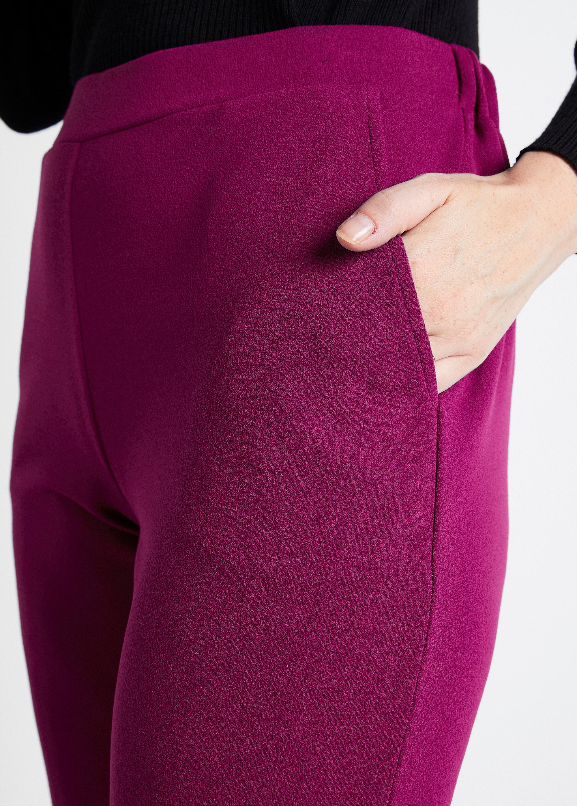 Pantaloni_a_gamba_dritta_con_elastico_in_vita_in_maglia_crepe_Cassis_DE1_slim