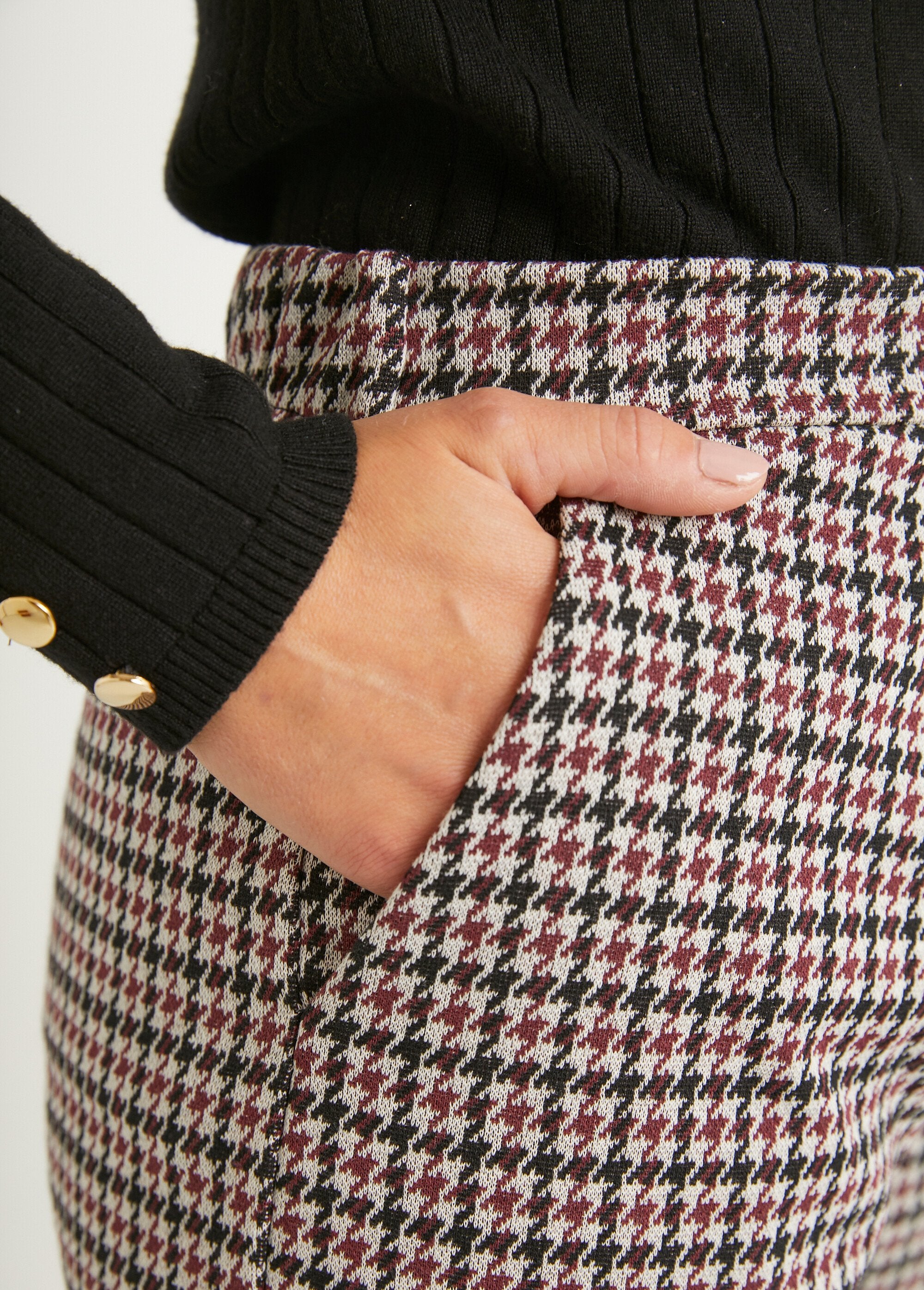 Pantaloni_a_gamba_dritta_con_elastico_in_vita_in_maglia_elastica_Bordeaux_et_noir_DE1_slim