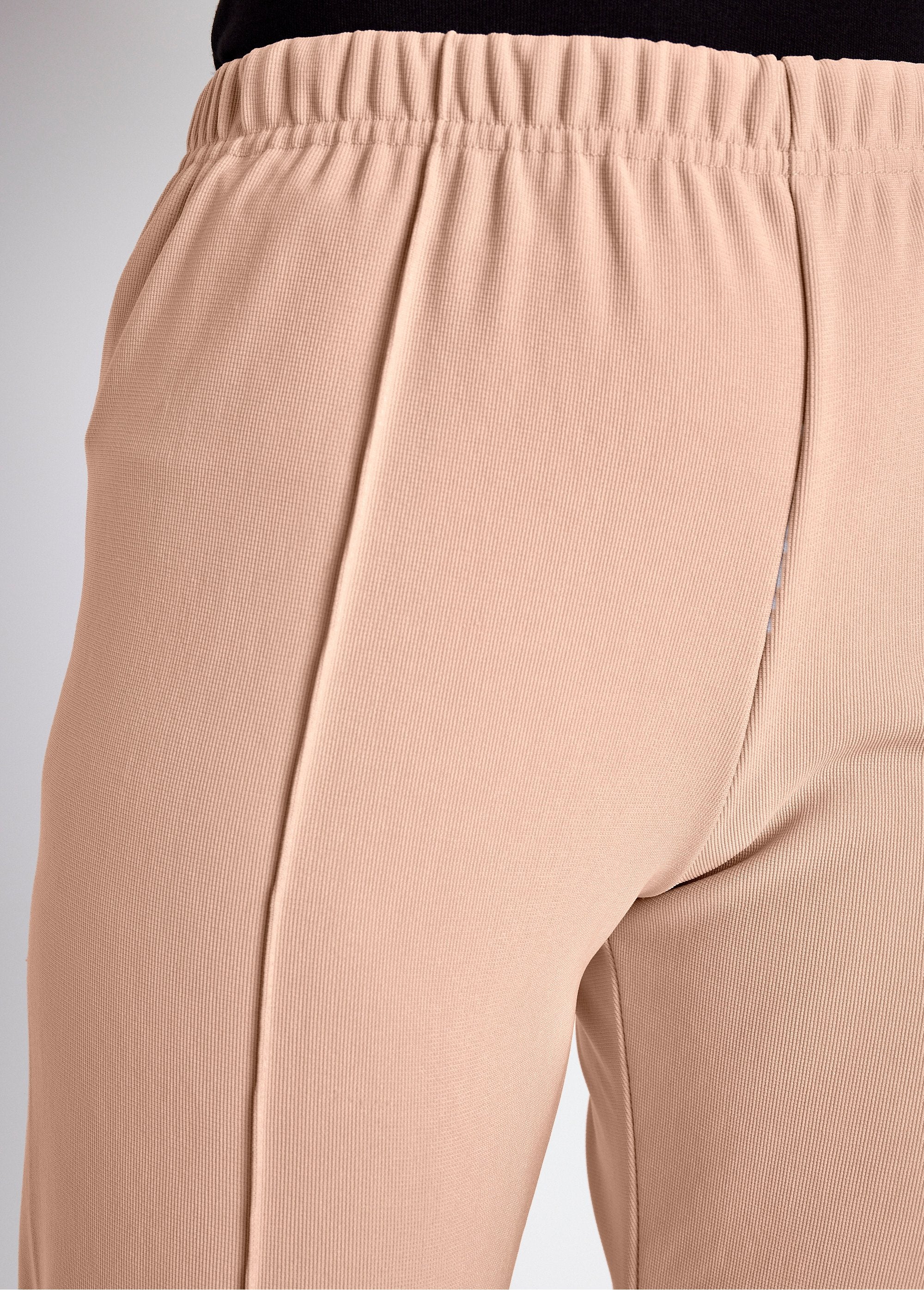 Pantaloni_a_gamba_dritta_con_vita_elasticizzata_in_maglia_a_costine_Beige_DE1_slim