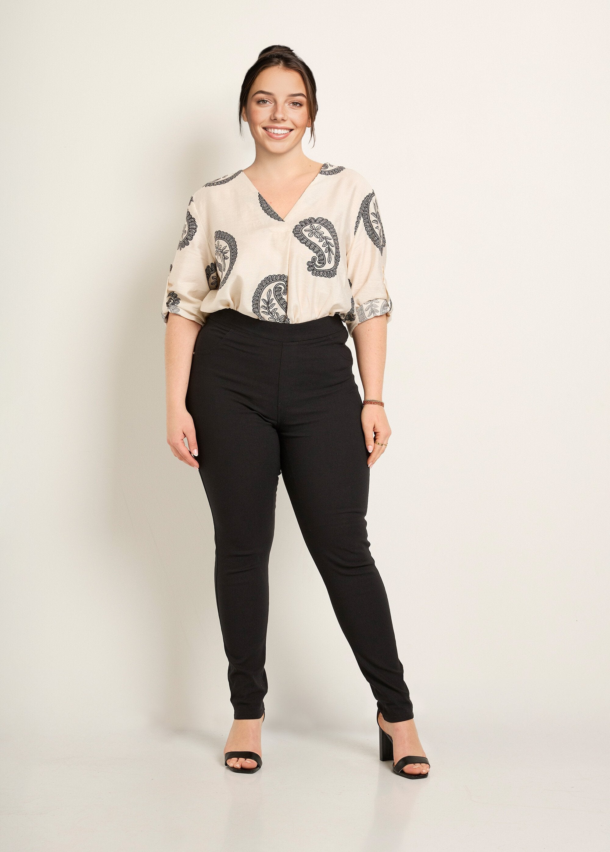 Pantaloni_stretch_con_elastico_in_vita_Noir_SF1_curvy