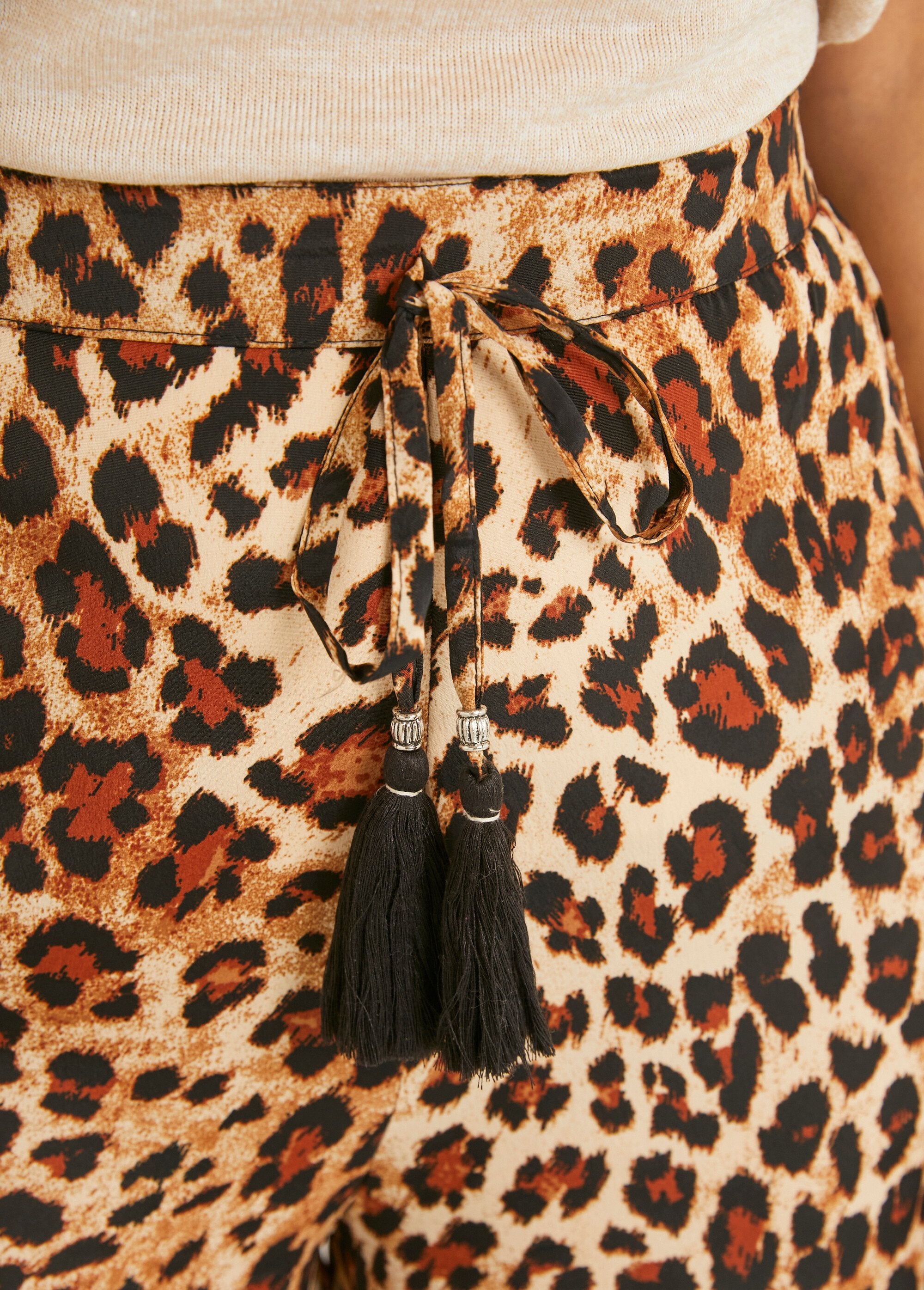 Pantaloni_a_gamba_larga_con_stampa_animalier_Leopard_DE1_slim