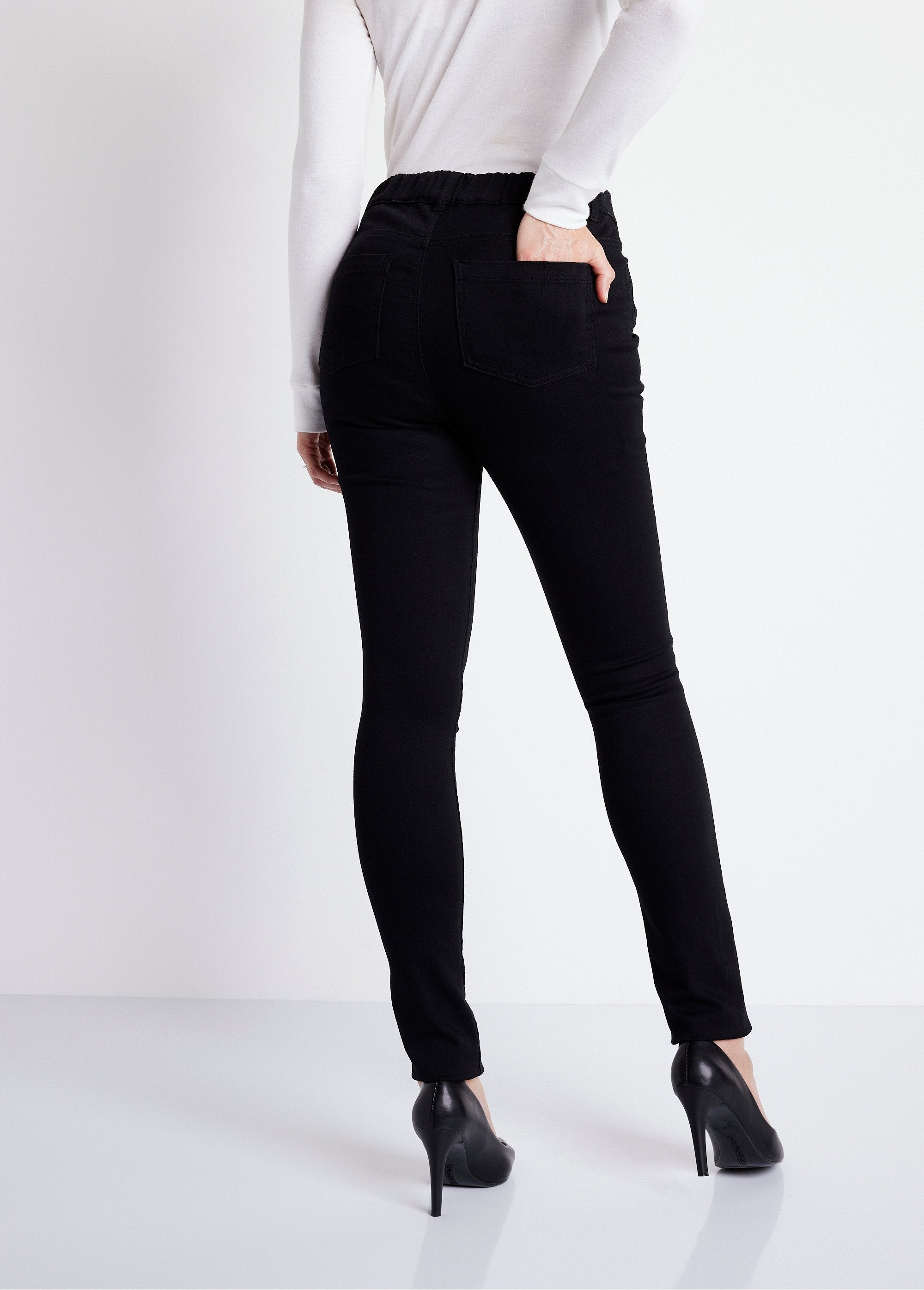 Pantaloni_jegging_in_denim_elasticizzato_a_pancia_piatta_NERO_DO1_slim