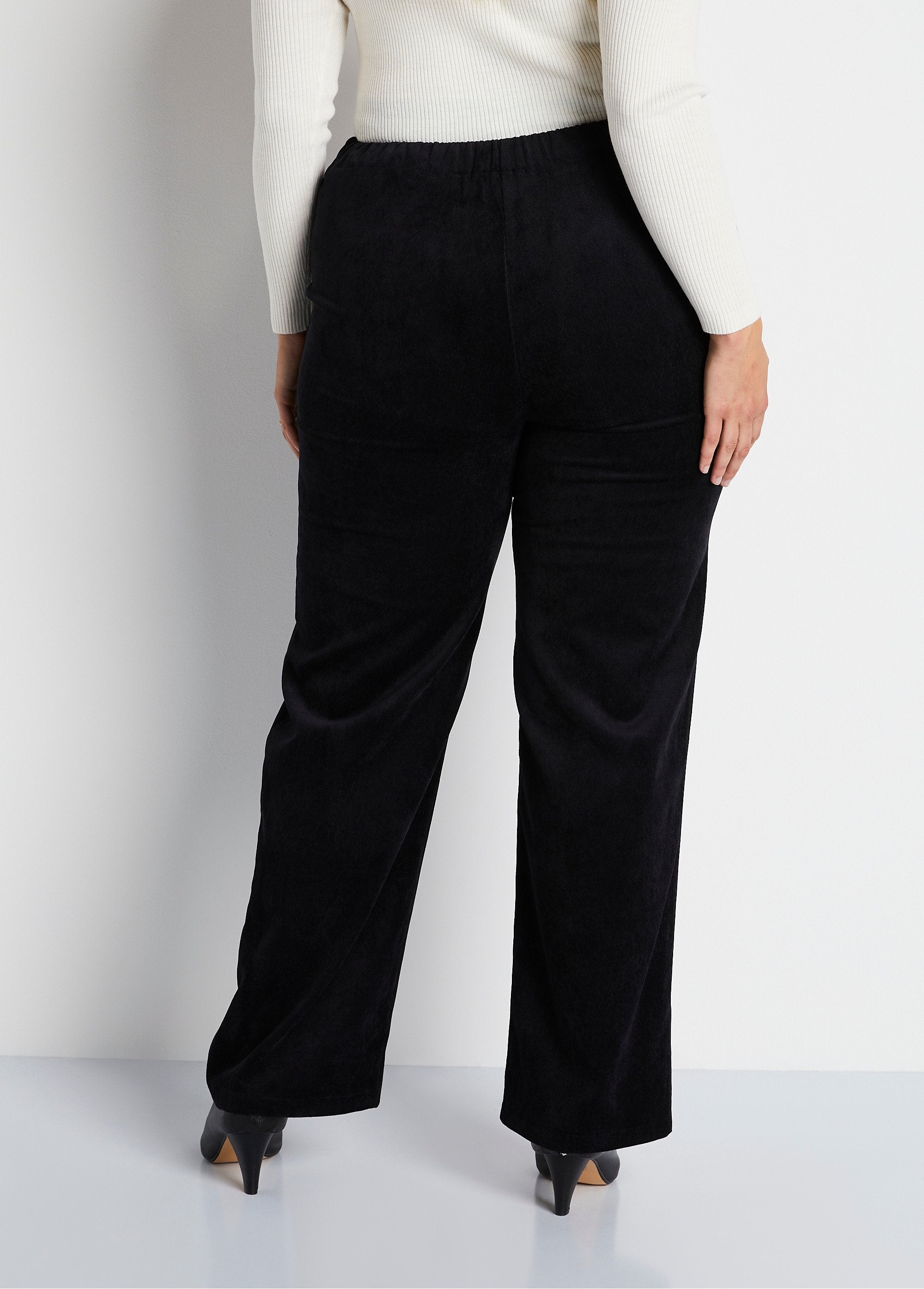 Pantaloni_a_gamba_larga_in_velluto_millerighe_con_effetto_ponte_NERO_DO1_curvy