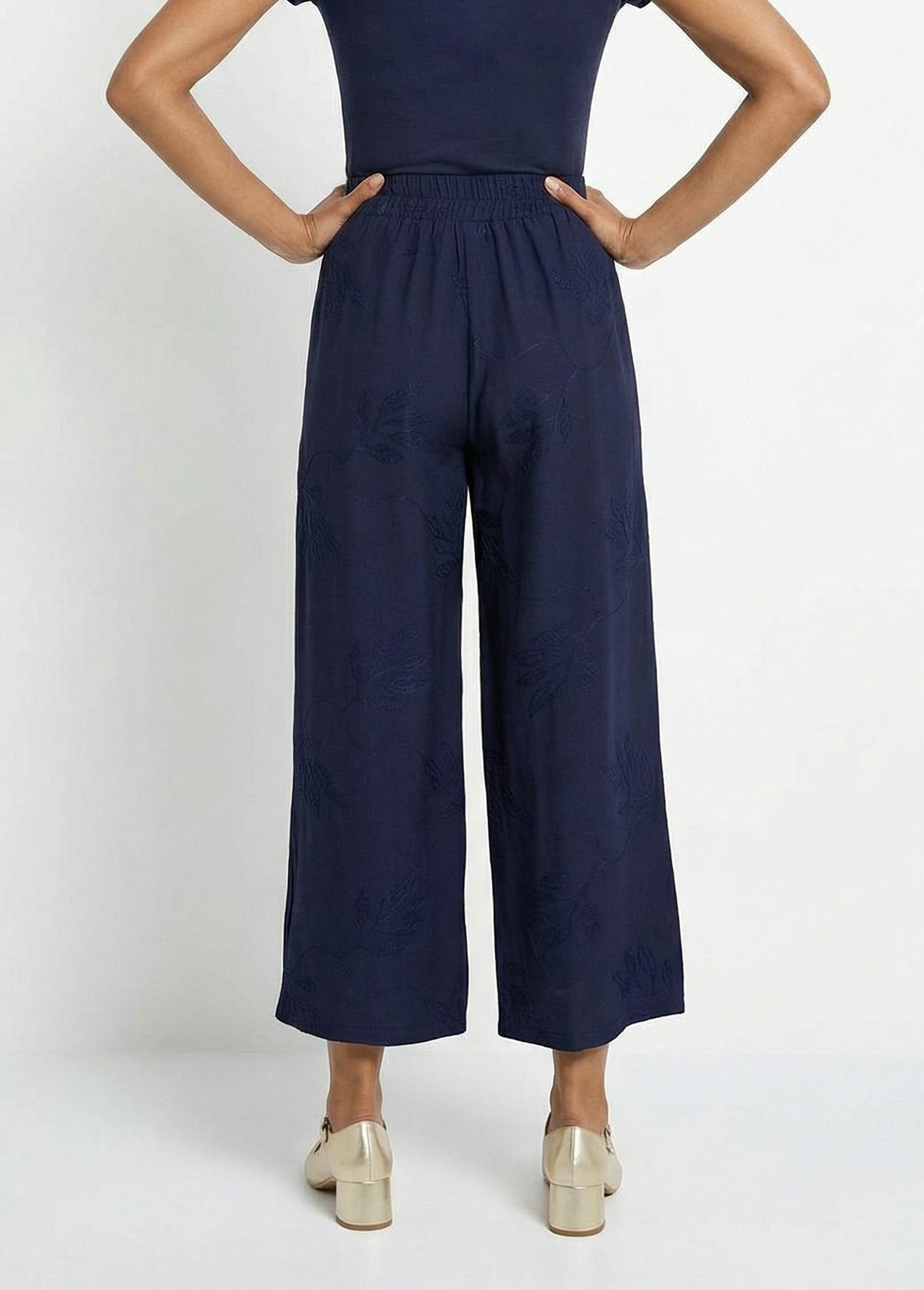Pantaloni_elasticizzati_a_gamba_larga_con_ricamo_a_forma_di_fogliame_Marine_DO1_slim