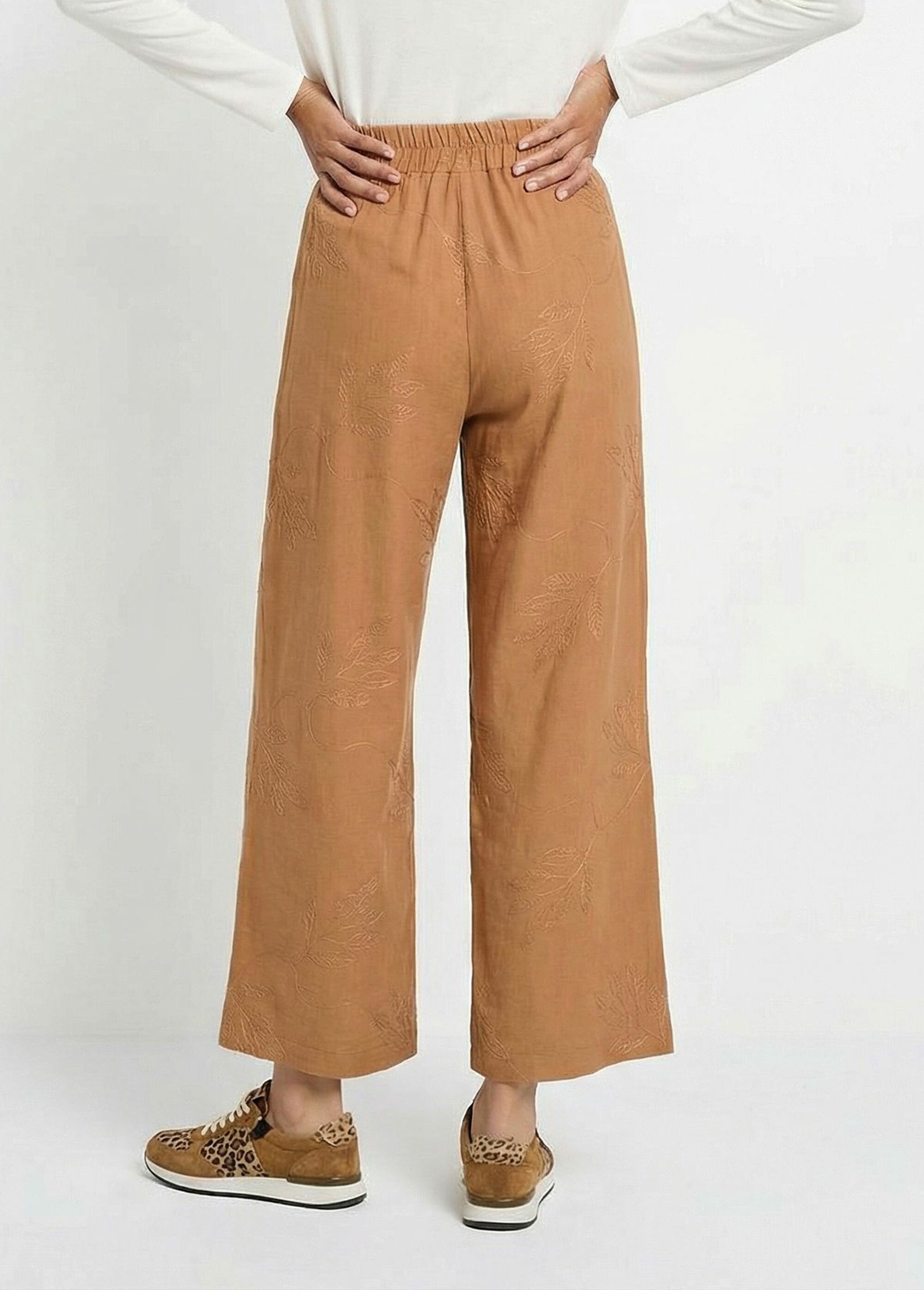 Pantaloni_elasticizzati_a_gamba_larga_con_ricamo_a_forma_di_fogliame_Camel_DO1_slim