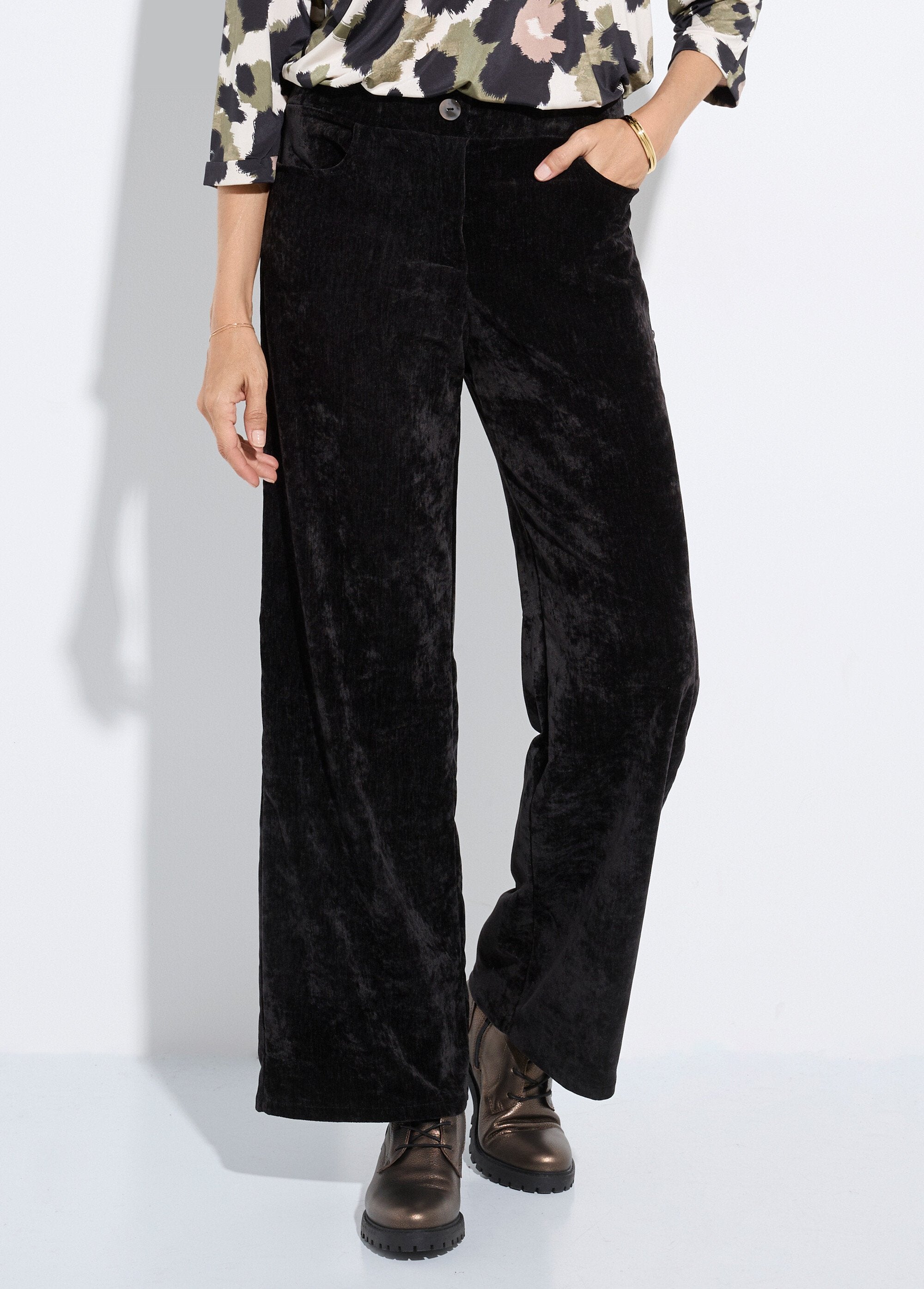 Pantaloni_a_gamba_larga_in_velluto_a_coste_elasticizzato_Noir_FA1_slim
