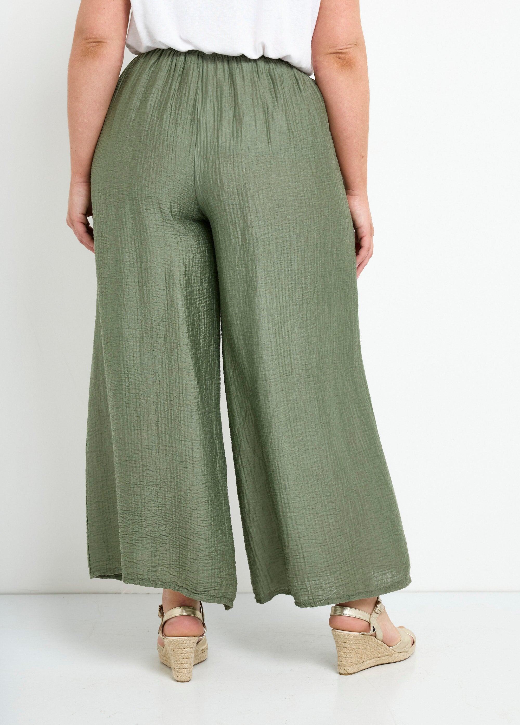 Pantaloni_in_Lyocell_a_gamba_larga_e_fluidi_Kaki_DO1_curvy